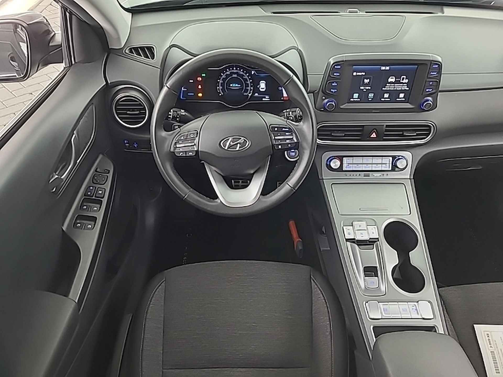 Hyundai KONA EV Comfort 64 kWh, (Subsidie-Mogelijk) (204PK) 2e-Eig, Hyundai-Dealer-Onderh, 12-Mnd-BOVAG, NL-Auto, Warmtepomp, Apple-Carplay/Android-Auto, Achteruitrijcamera, Airco/Climate-Control, Adaptive-Cruise-Control, Parkeersensoren, DAB, Keyless Lane-Assist, Voorruit-Verwarmd, Privacy-Glas - 10/41