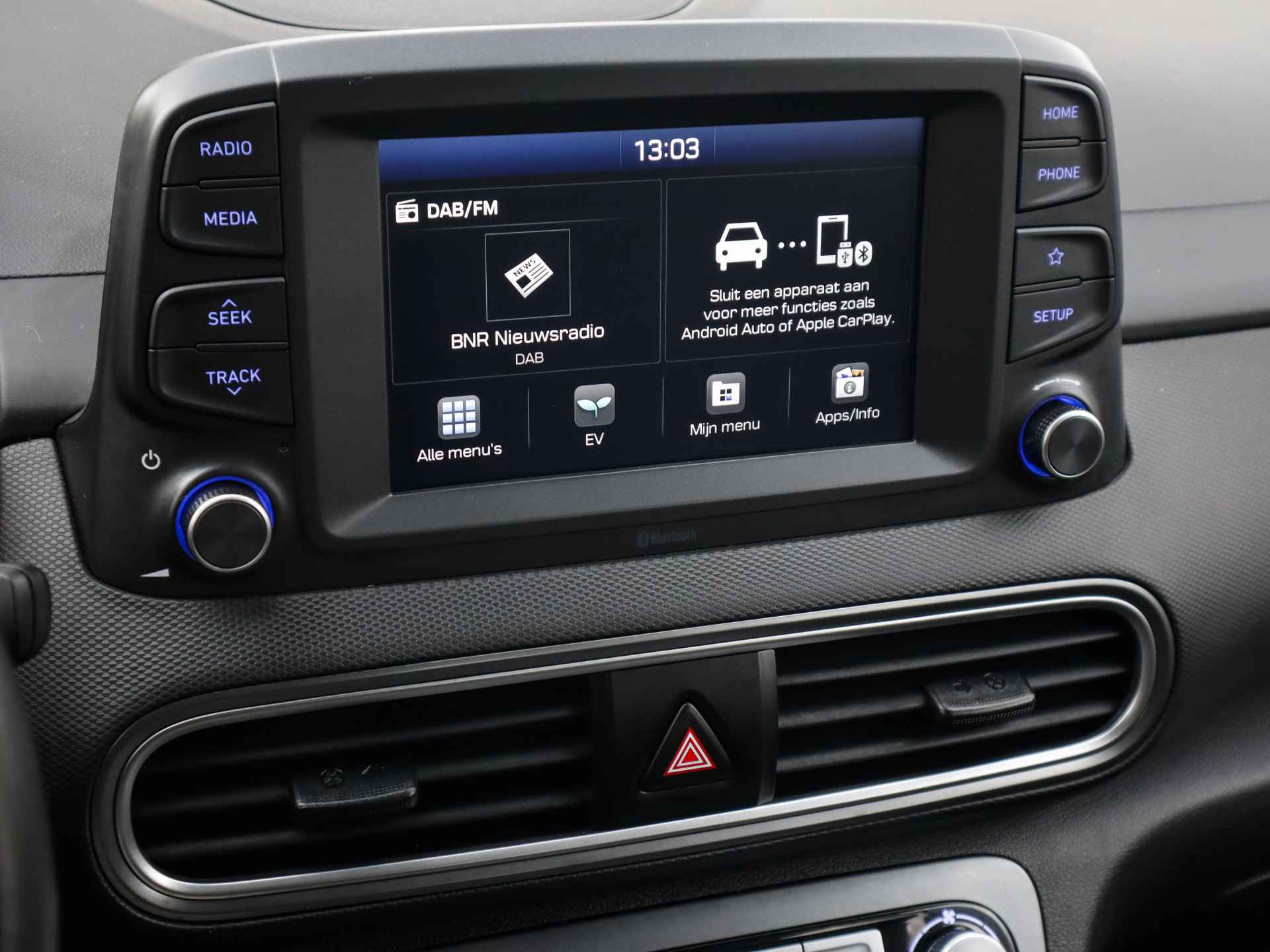 Hyundai KONA EV Comfort 64 kWh, (Subsidie-Mogelijk) (204PK) 2e-Eig, Hyundai-Dealer-Onderh, 12-Mnd-BOVAG, NL-Auto, Warmtepomp, Apple-Carplay/Android-Auto, Achteruitrijcamera, Airco/Climate-Control, Adaptive-Cruise-Control, Parkeersensoren, DAB, Keyless Lane-Assist, Voorruit-Verwarmd, Privacy-Glas - 15/41