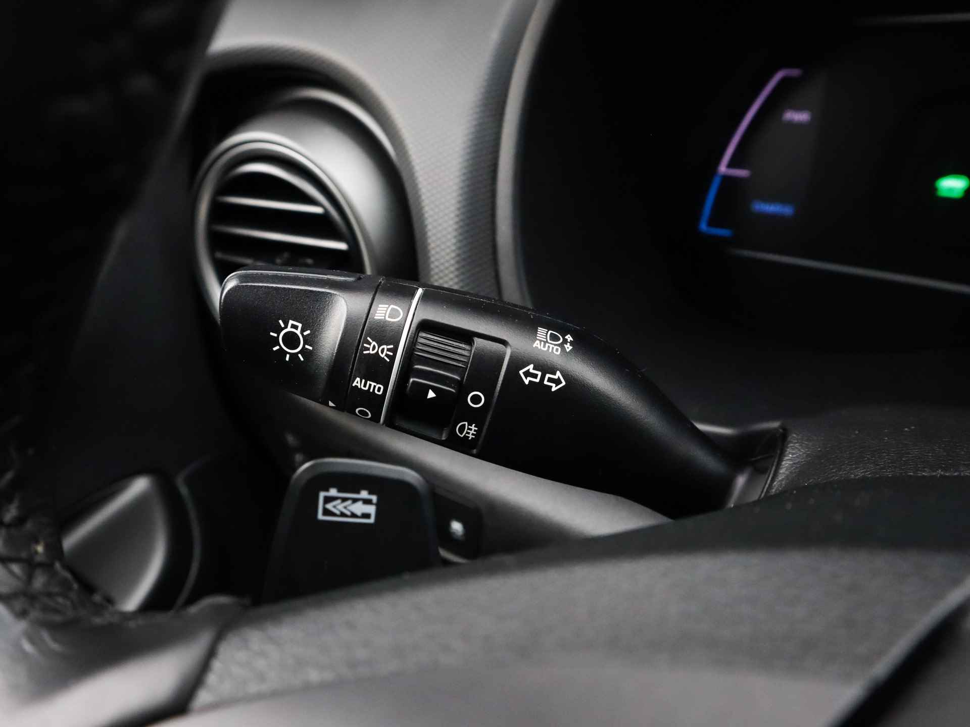 Hyundai KONA EV Comfort 64 kWh, (Subsidie-Mogelijk) (204PK) 2e-Eig, Hyundai-Dealer-Onderh, 12-Mnd-BOVAG, NL-Auto, Warmtepomp, Apple-Carplay/Android-Auto, Achteruitrijcamera, Airco/Climate-Control, Adaptive-Cruise-Control, Parkeersensoren, DAB, Keyless Lane-Assist, Voorruit-Verwarmd, Privacy-Glas - 21/41