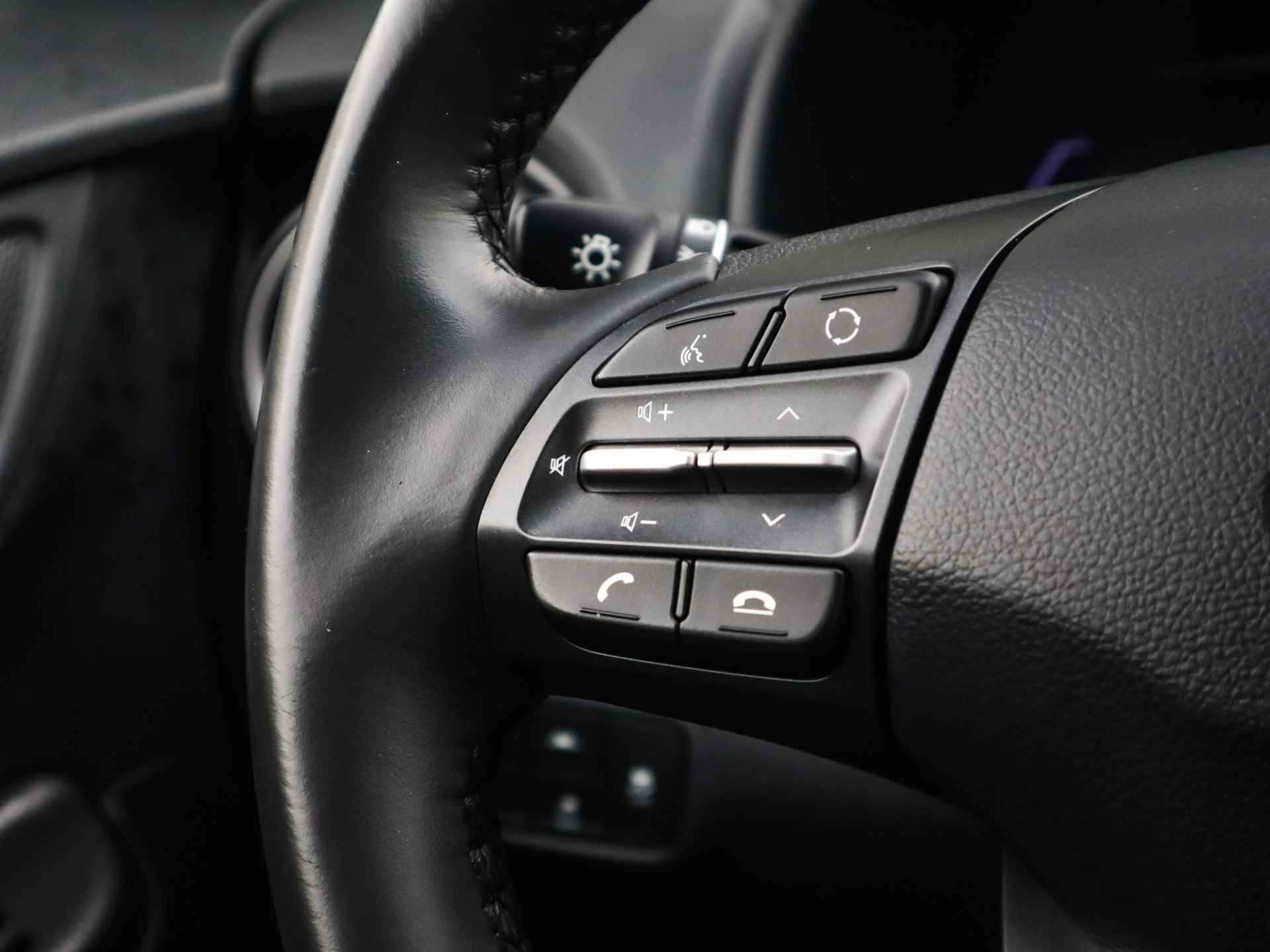Hyundai KONA EV Comfort 64 kWh, (Subsidie-Mogelijk) (204PK) 2e-Eig, Hyundai-Dealer-Onderh, 12-Mnd-BOVAG, NL-Auto, Warmtepomp, Apple-Carplay/Android-Auto, Achteruitrijcamera, Airco/Climate-Control, Adaptive-Cruise-Control, Parkeersensoren, DAB, Keyless Lane-Assist, Voorruit-Verwarmd, Privacy-Glas - 23/41
