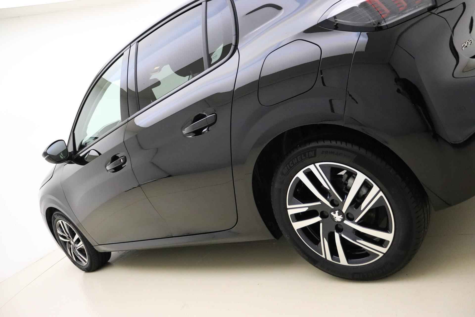Peugeot 208 1.2 PureTech Allure Pack Navigatie | Parkeer sensoren | Lichtmetalen wielen | Climatronic | Camera - 17/33