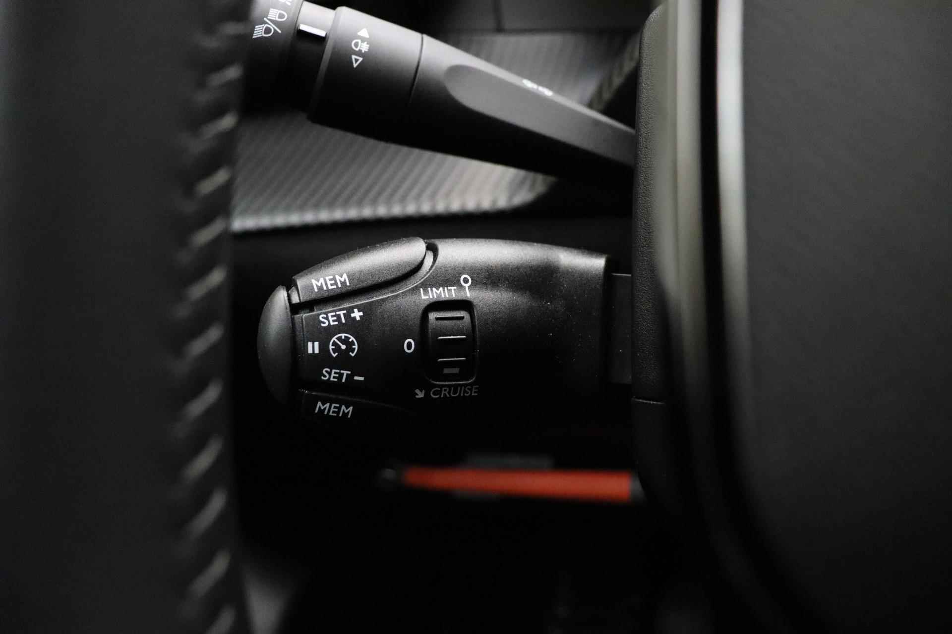 Peugeot 208 1.2 PureTech Allure Pack Navigatie | Parkeer sensoren | Lichtmetalen wielen | Climatronic | Camera - 28/33