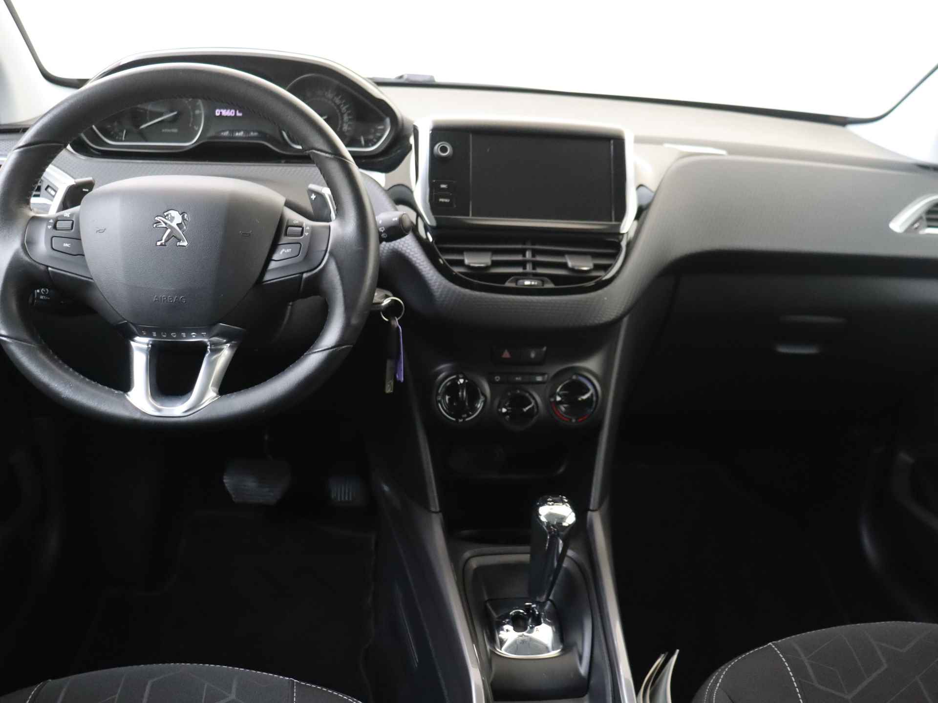 Peugeot 2008 1.2 PureTech Active | Navigatie | Trekhaak | Airconditioning - 6/39