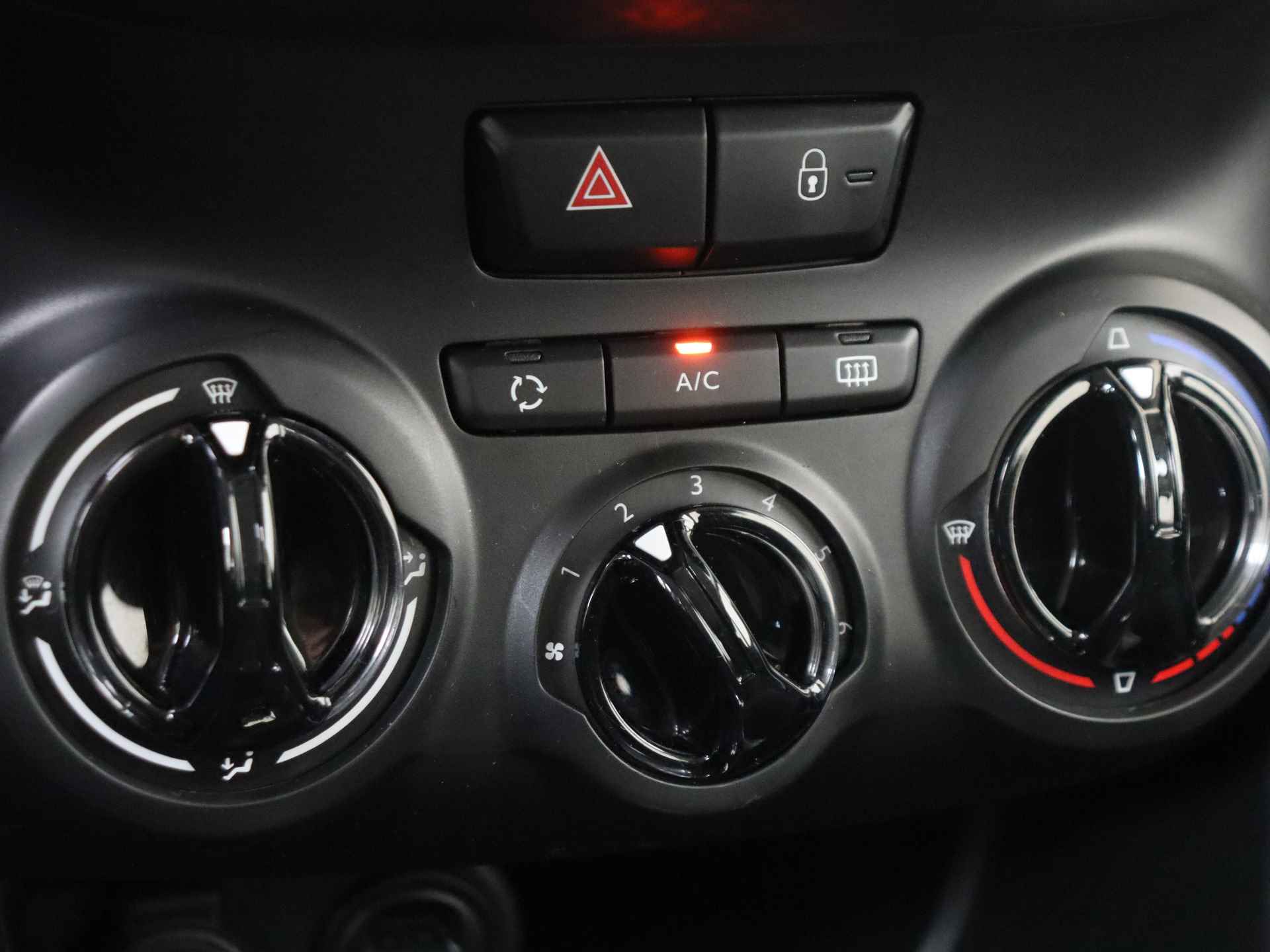 Peugeot 2008 1.2 PureTech Active | Navigatie | Trekhaak | Airconditioning - 19/39