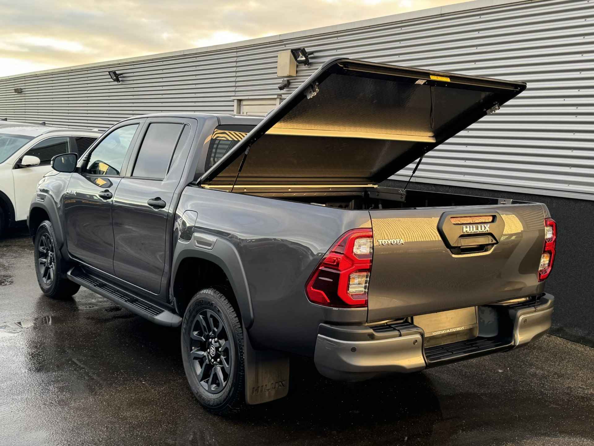 Toyota HiLux 2.8 D-4D Double Cab Invincible Grijs kenteken! Nieuw en direct rijden! INCL. Tonneau Cover - 13/21