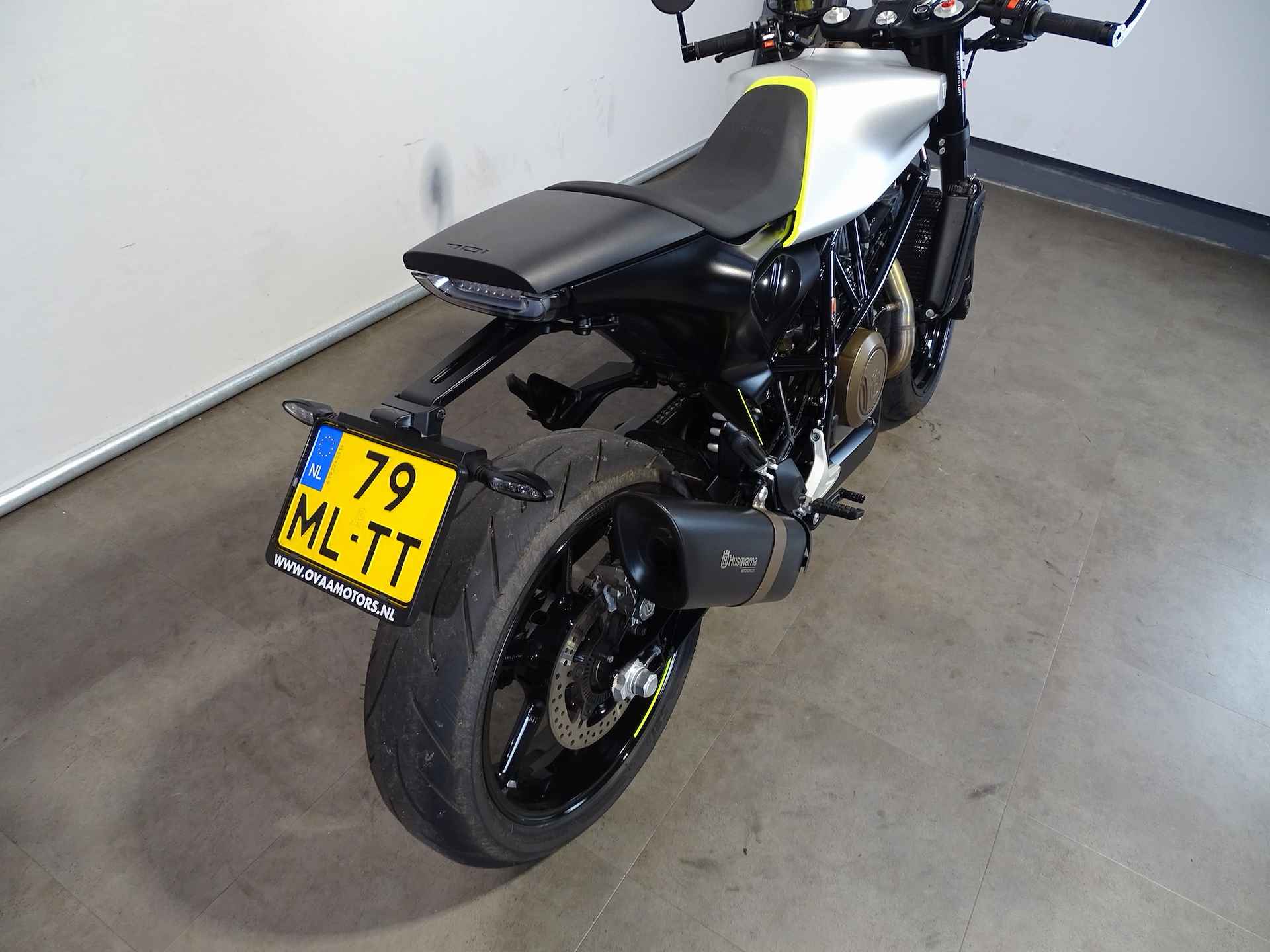 Husqvarna 701 VITPILEN - 8/9