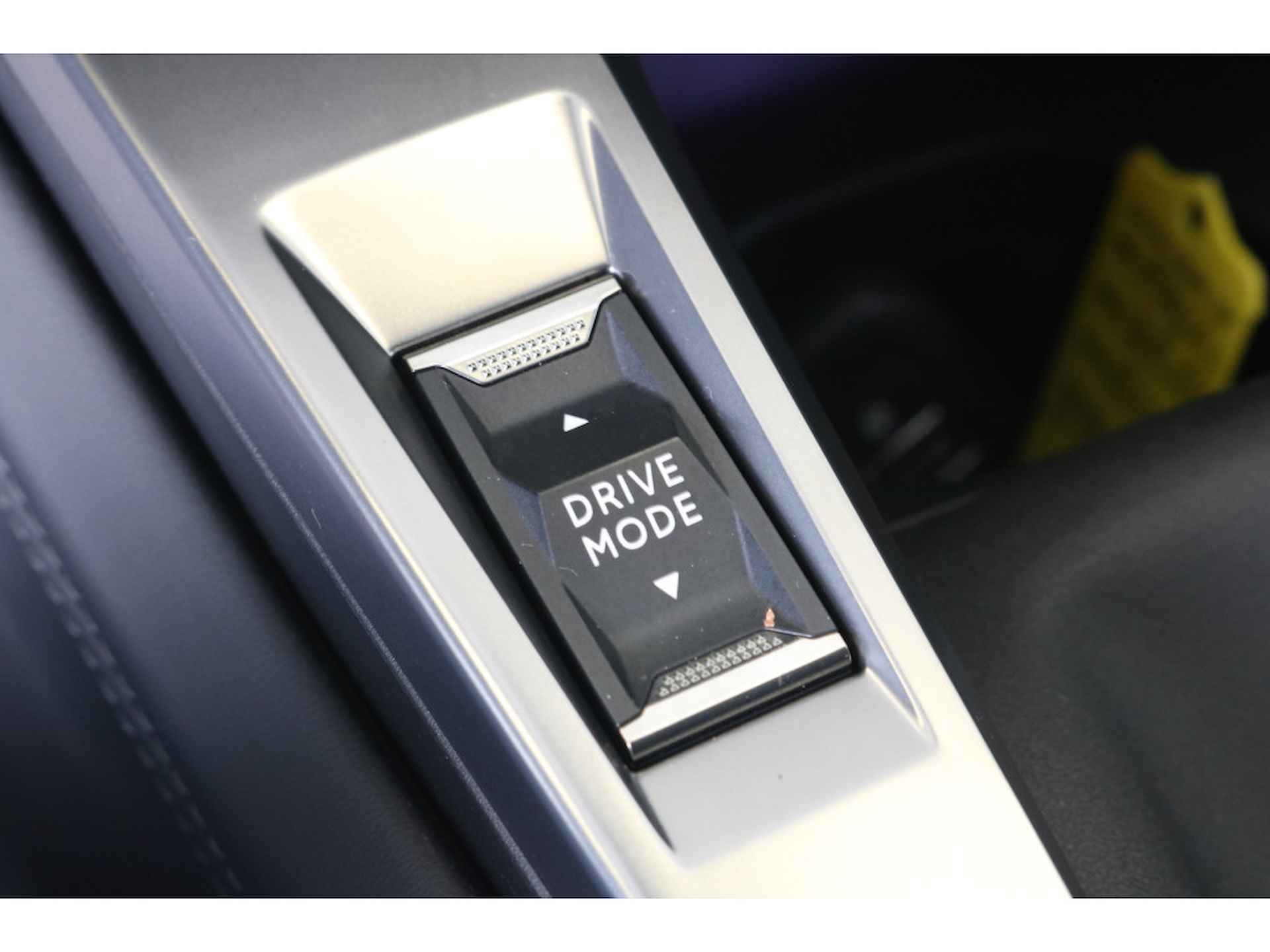 Peugeot 308 1.2 Allure Pack Business 130 pk | 3D-Navi | Cruise Adaptief | Stoelverw. | Parkeersensoren + Camera | - 40/46