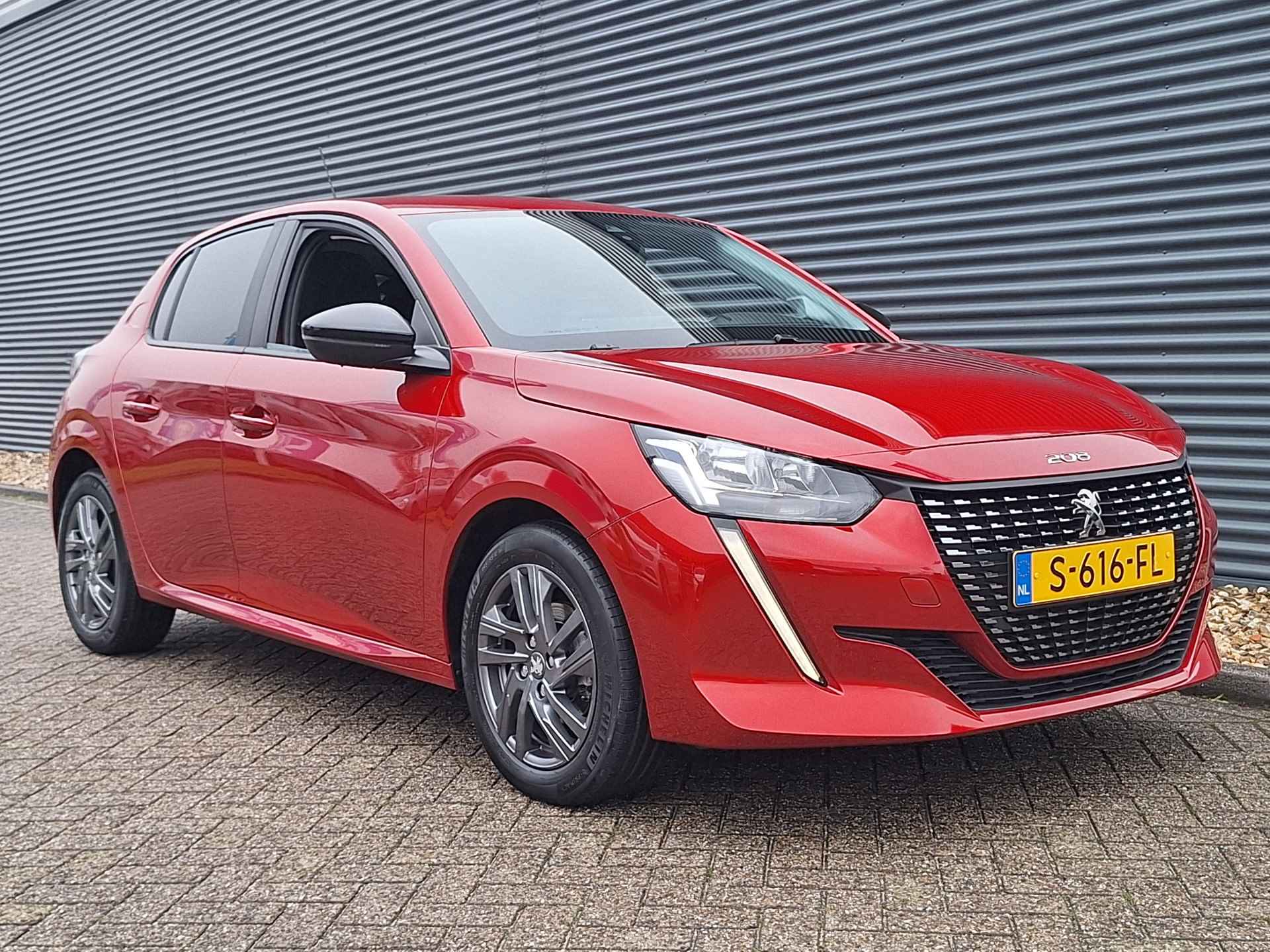 Peugeot 208 1.2 PureTech Active Pack | Navigatie | Airco | Cruise Control | Apple Carplay en Android Auto | Lichtmetalen velgen | - 3/45