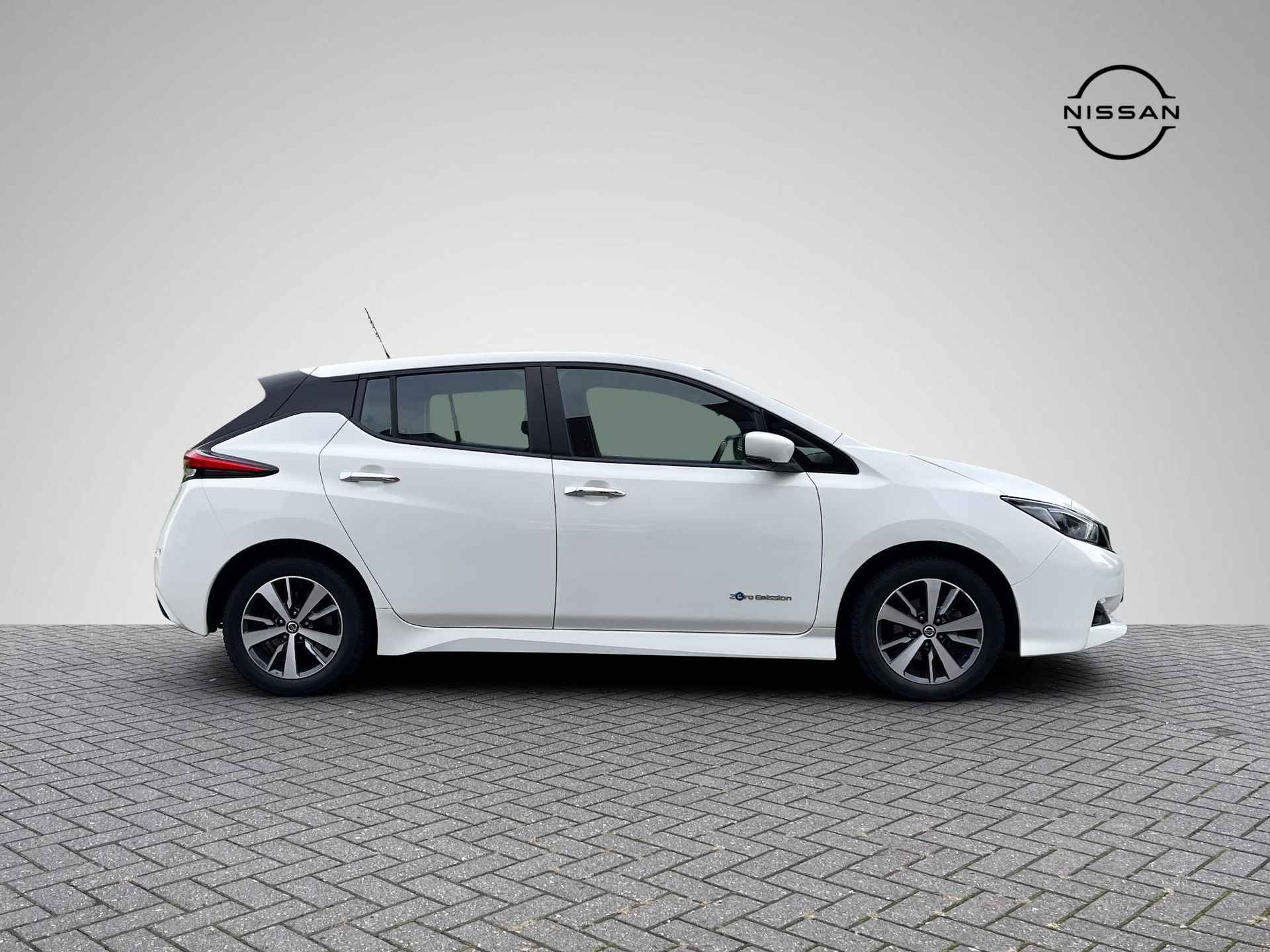 Nissan LEAF Acenta 40 kWh | Navigatie | Camera | Adapt. Cruise Control | Apple Carplay/Android Auto | Keyless Entry | Dodehoek Detectie | Rijklaarprijs! - 3/24