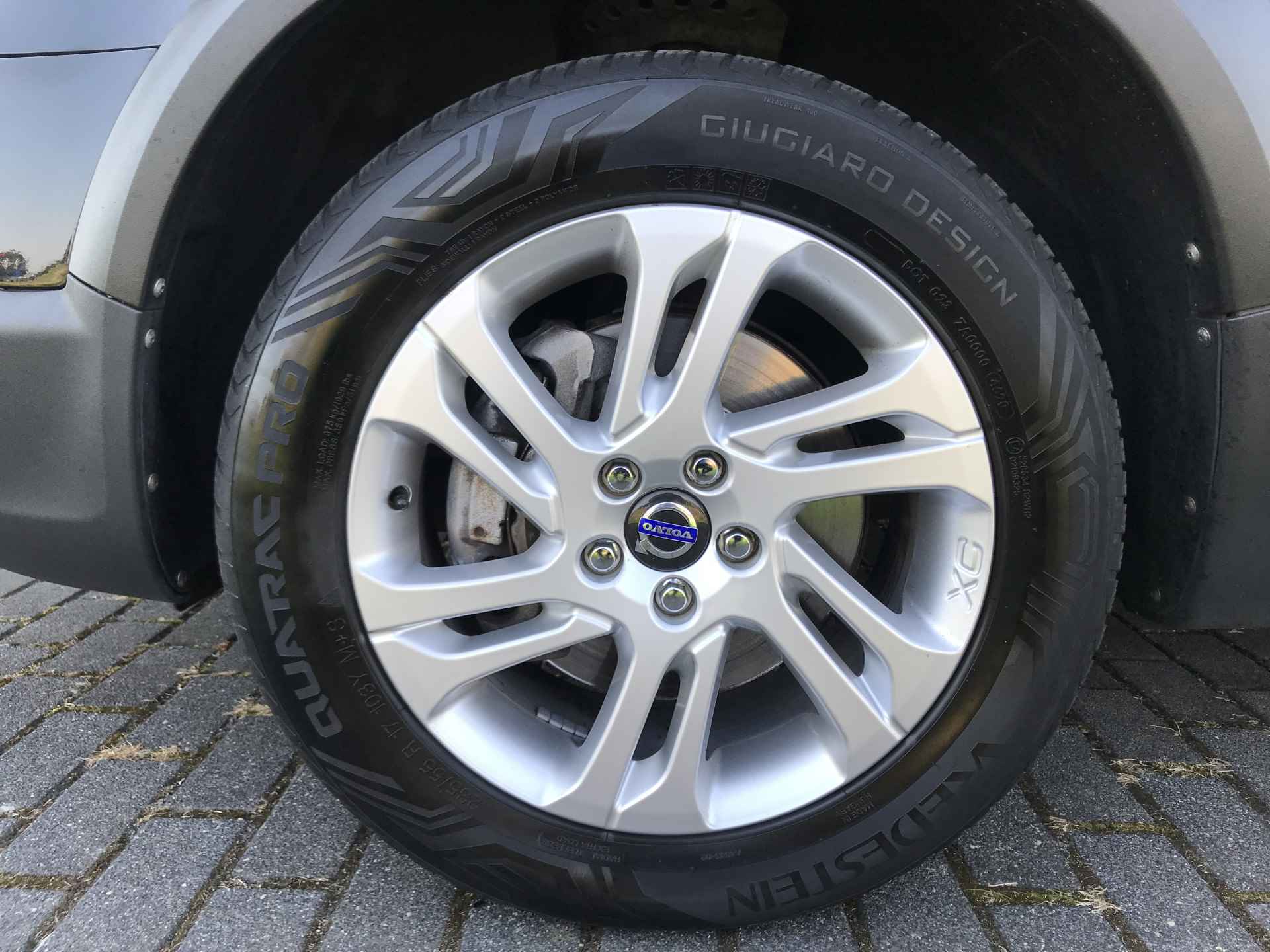 Volvo XC70 2.4 D4 AWD Summum Automaat | Rijklaar incl garantie | Adaptieve cruise control Schuifdak Standkachel - 32/36