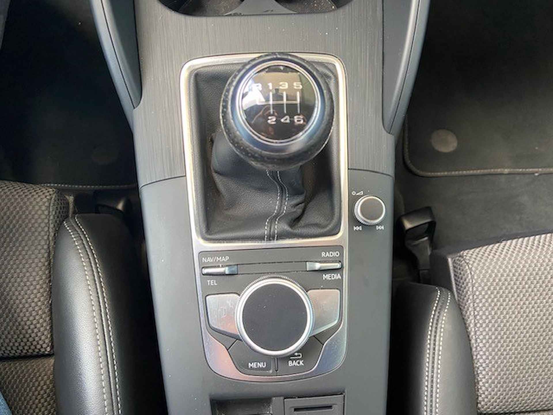 Audi A3 Sportback 30 TFSI Advance Sport Metallic/ Digitale Cockpit/ S. Line int.+ ext/  Navi/ Clima/ Led/ 17 lmv/ PDC A - 21/23