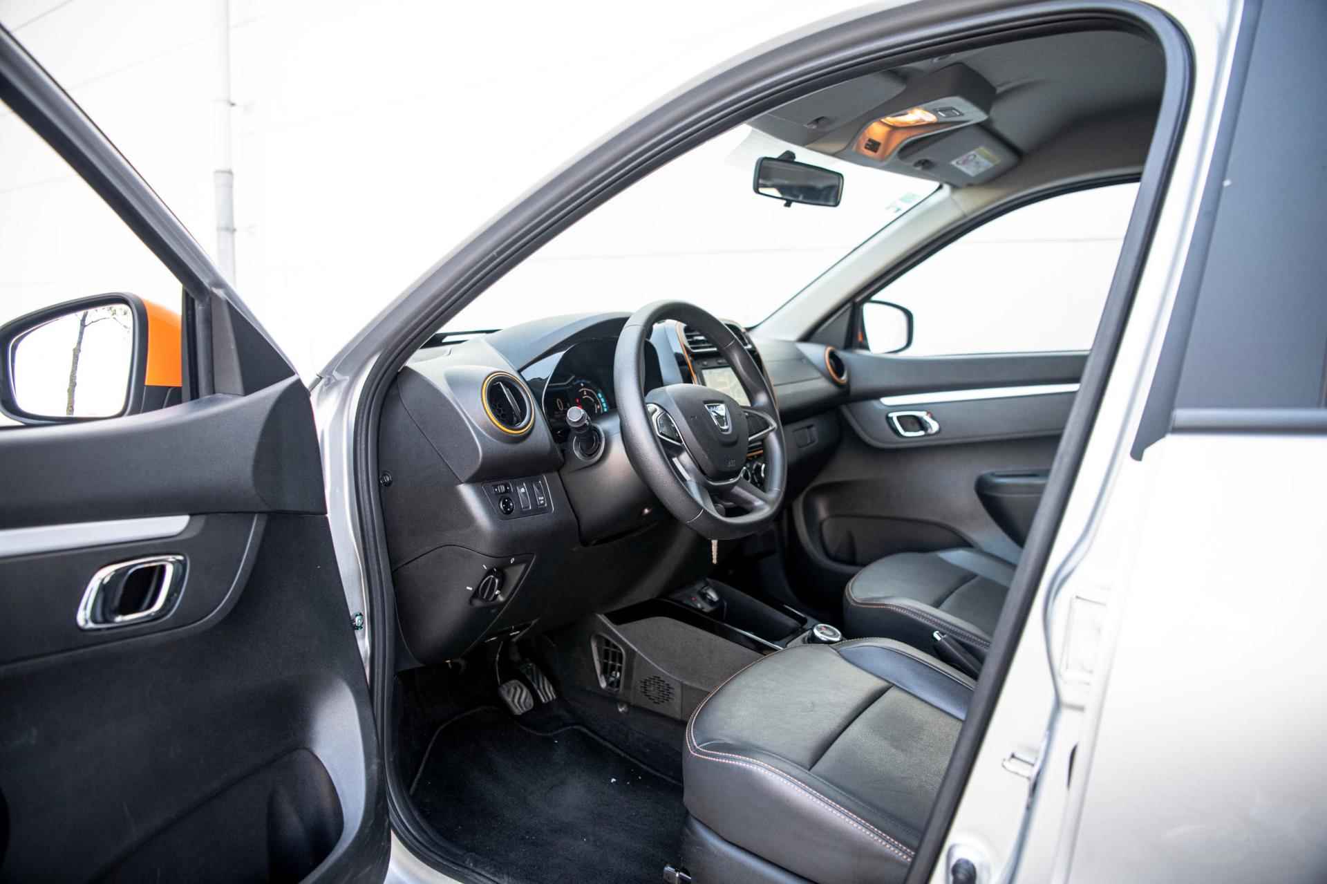 Dacia Spring Comfort Plus (Orange Pack) | Airco | Achteruitrijcamera | Navigatie | Elektrisch Bedienbare Ramen | - 13/41
