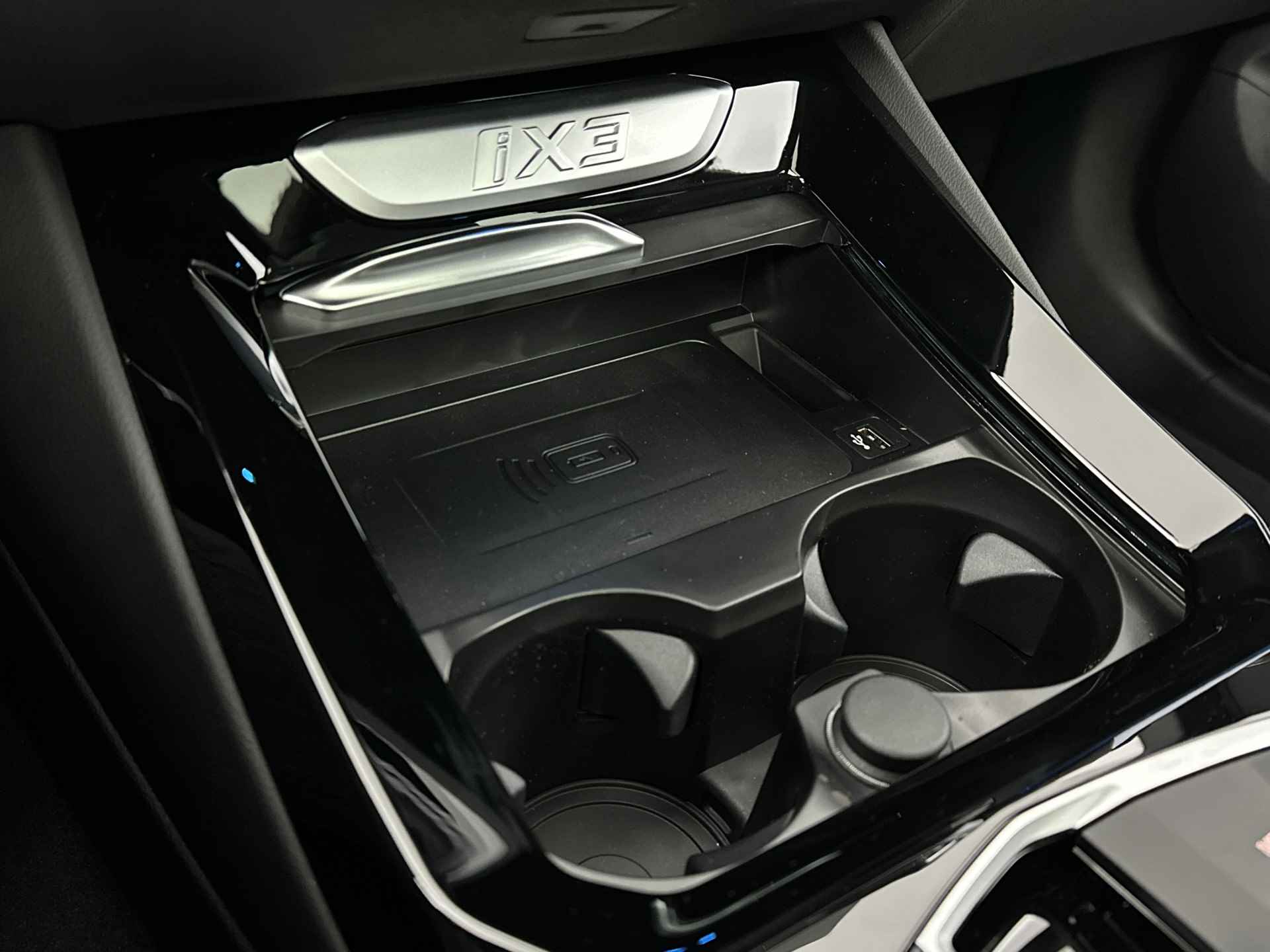 BMW iX3 High Executive Edition 80 kWh Panoramadak | Trekhaak | Harman Kardon | Driving assistant Professional | - 25/29