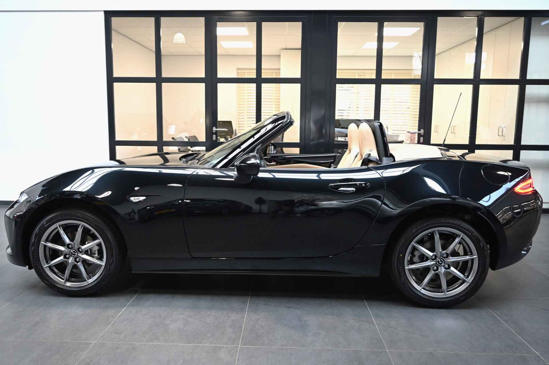 Mazda MX-5 SkyActiv-G 132 6MT Kazari *Actie: nu met €3.000 instapvoordeel* - 2/66