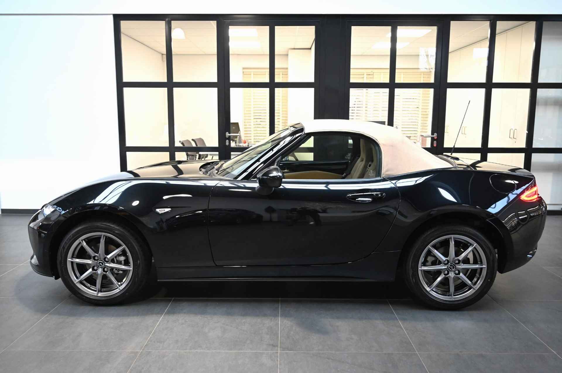 Mazda MX-5 SkyActiv-G 132 6MT Kazari *Actie: nu met €3.000 instapvoordeel* - 11/66