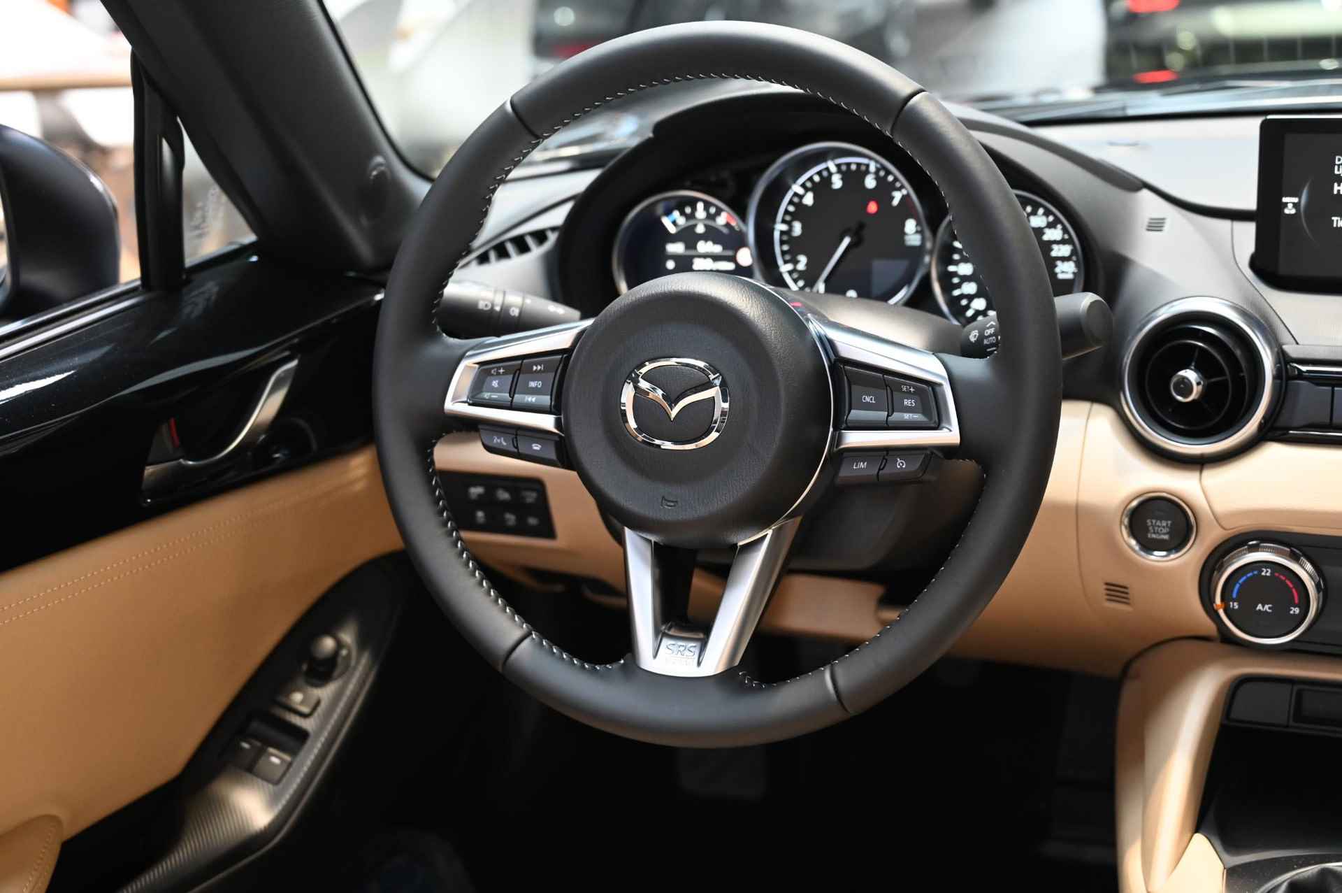 Mazda MX-5 SkyActiv-G 132 6MT Kazari *Actie: nu met €3.000 instapvoordeel* - 28/66