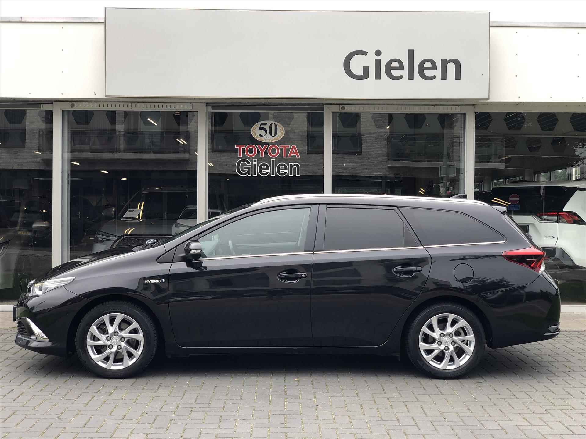 Toyota Auris 1.8 Hybrid Touring Sports Lease Pro | Panoramadak, Navigatie, Parkeersensoren, Half leer, Stoelverwarming, Facelift - 2/40