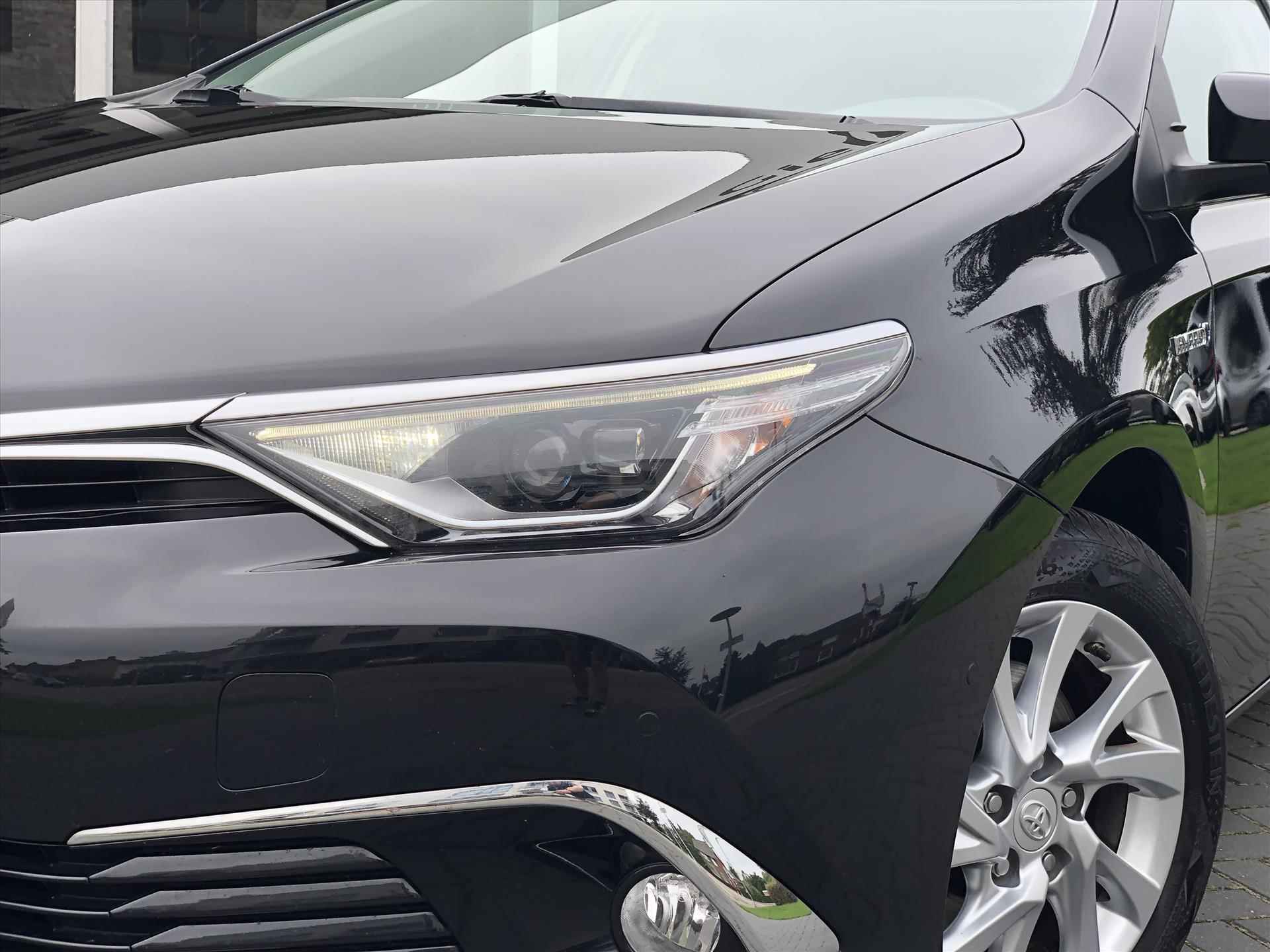 Toyota Auris 1.8 Hybrid Touring Sports Lease Pro | Panoramadak, Navigatie, Parkeersensoren, Half leer, Stoelverwarming, Facelift - 4/40