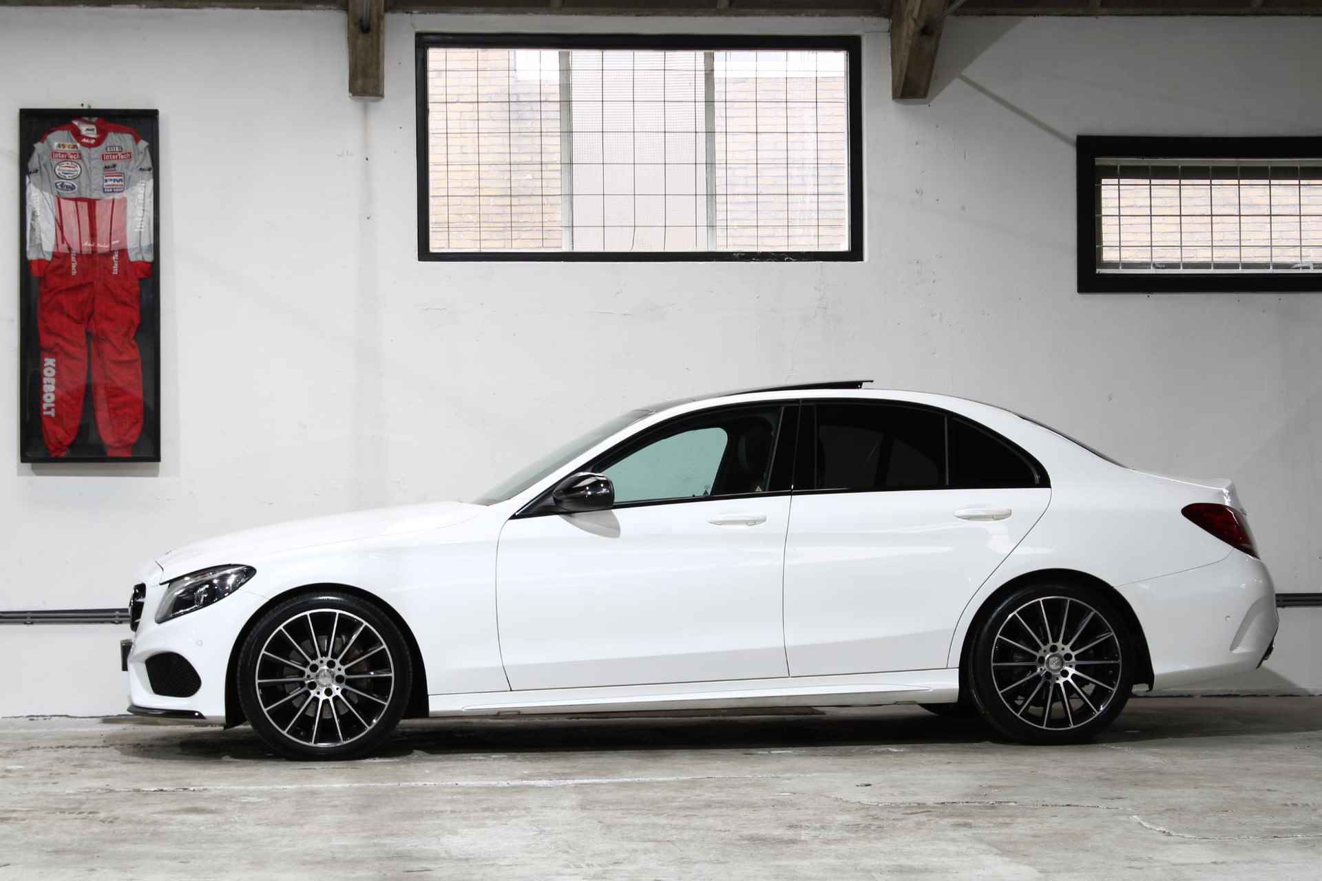 Mercedes-Benz C-klasse 180 AMG Sport Edition | Panoramadak | 19 inch | Night | Stoelverwarming | NL Auto | BTW | - 2/28