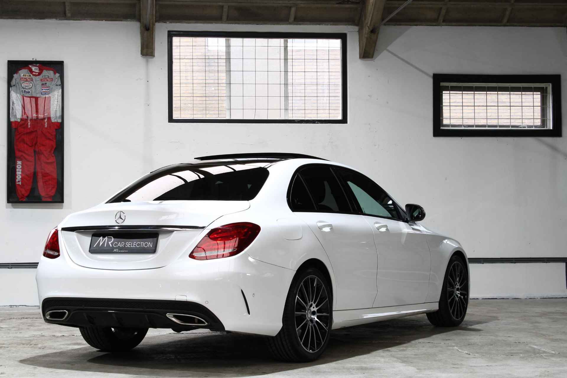 Mercedes-Benz C-klasse 180 AMG Sport Edition | Panoramadak | 19 inch | Night | Stoelverwarming | NL Auto | BTW | - 7/28