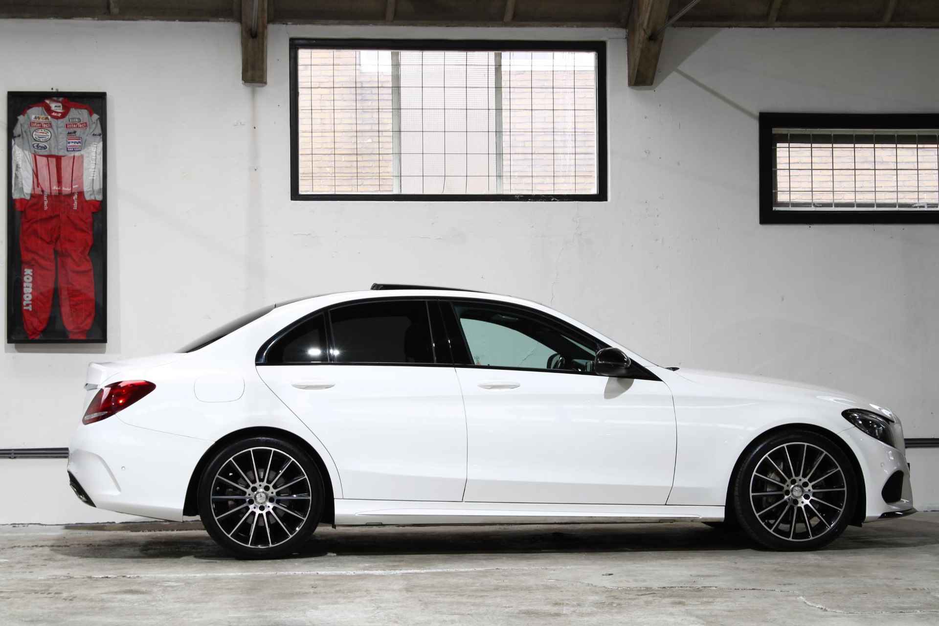 Mercedes-Benz C-klasse 180 AMG Sport Edition | Panoramadak | 19 inch | Night | Stoelverwarming | NL Auto | BTW | - 8/28