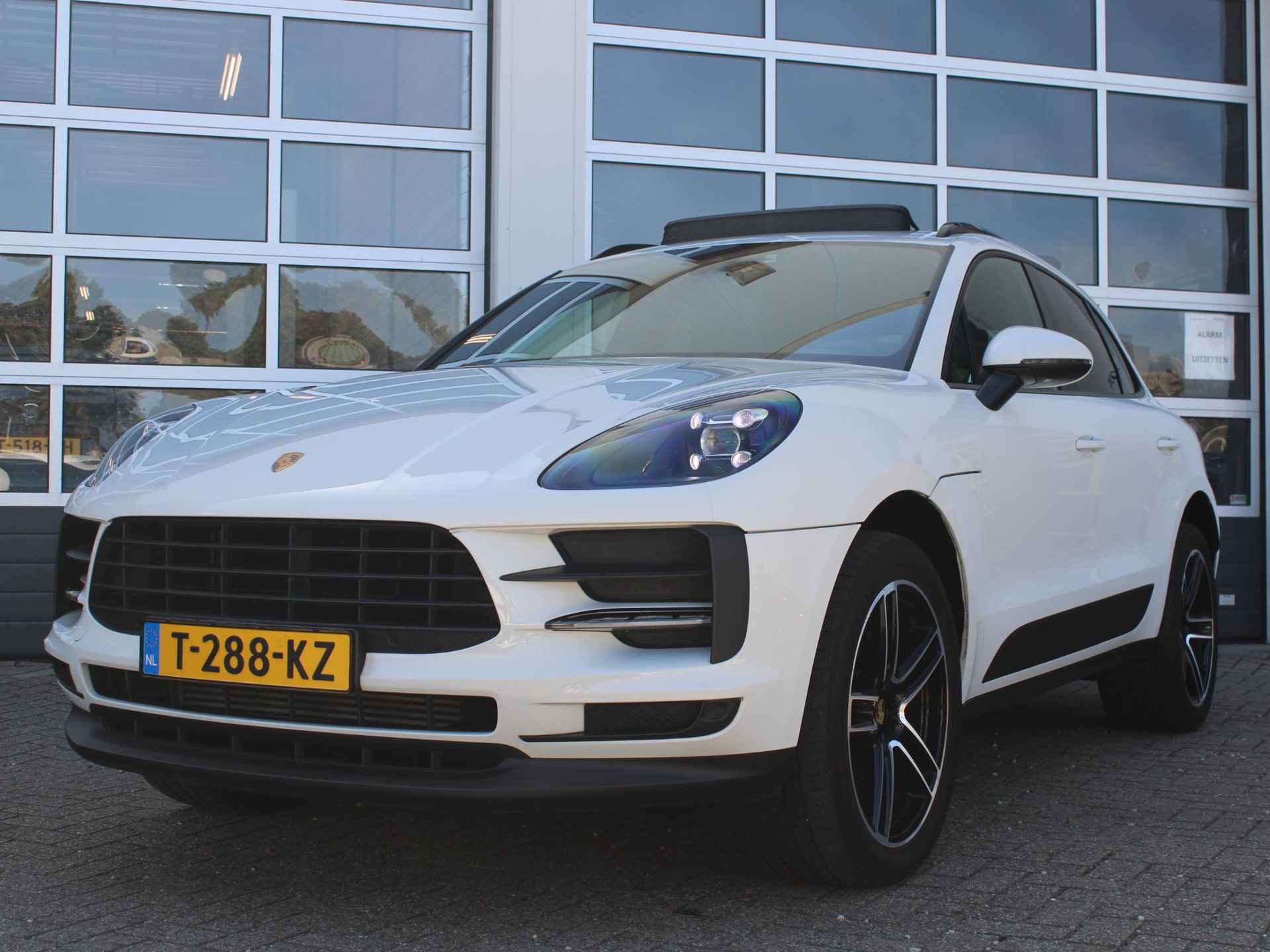 Porsche Macan 2.0 245pk Aut. | Schuif/Kanteldak | 20" | Alcantara | Adapt. demping | Memory | HD Navi | Carplay - 2/29