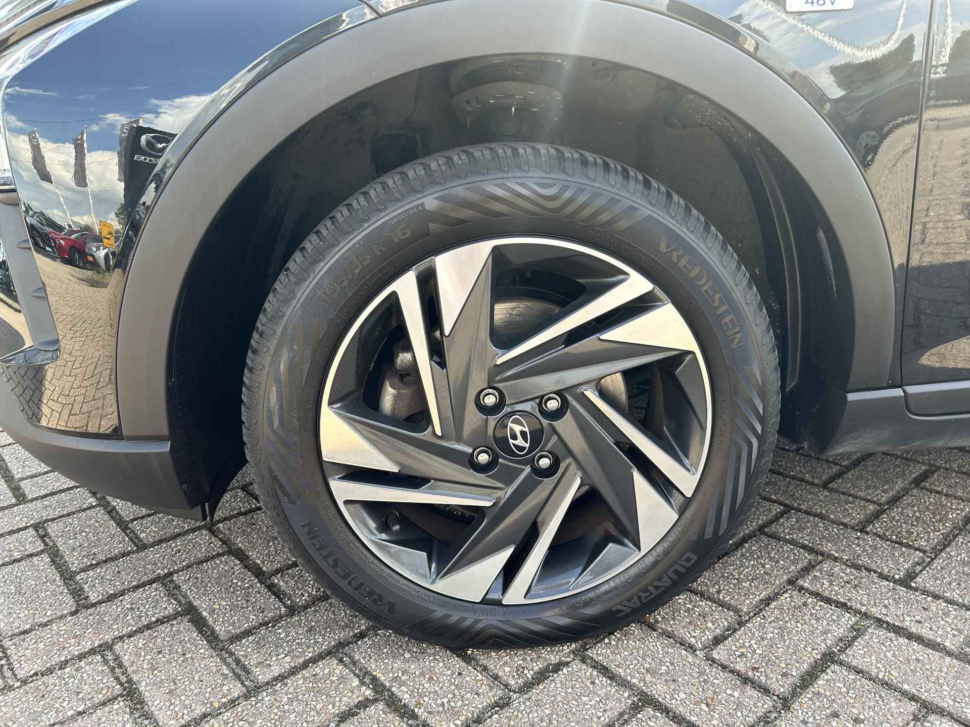 Hyundai Bayon 1.0 T-GDI Comfort | Rijklaarprijs! | Apple Car-Play | Airco | Camera | Cruise Control |  LM velgen met All Season banden |  Inclusief 36 mnd Garantie! | - 10/24