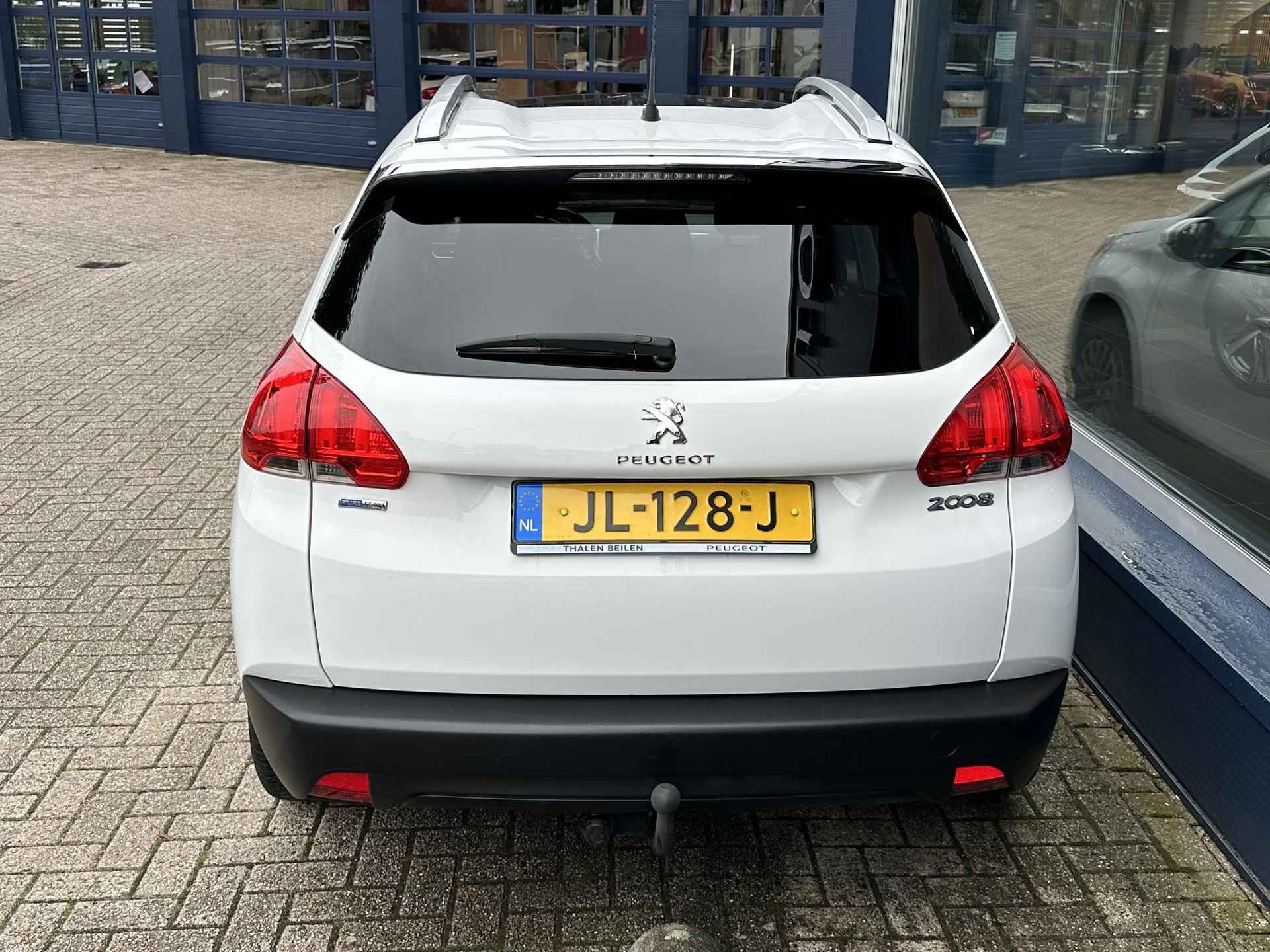 Peugeot 2008 1.2 Active Automaat | Panoramadak | Trekhaak | Airconditioning | Cruise Control | 4-seizoens- banden | Zeer zuinig | voordelige wegenbelasting | Hoge instap | Led Dagrijverlichting| - 5/39