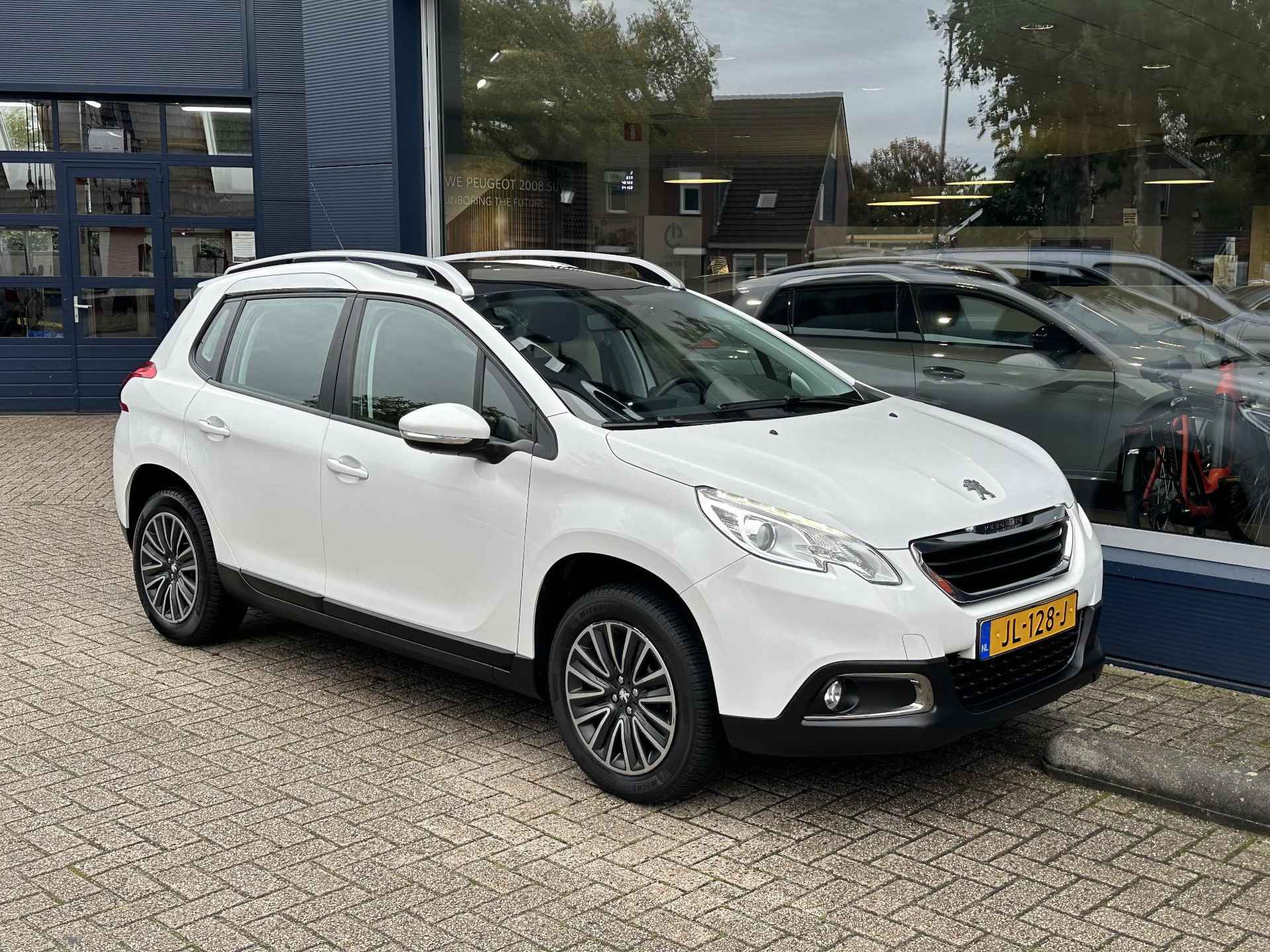 Peugeot 2008 1.2 Active Automaat | Panoramadak | Trekhaak | Airconditioning | Cruise Control | 4-seizoens- banden | Zeer zuinig | voordelige wegenbelasting | Hoge instap | Led Dagrijverlichting| - 6/39