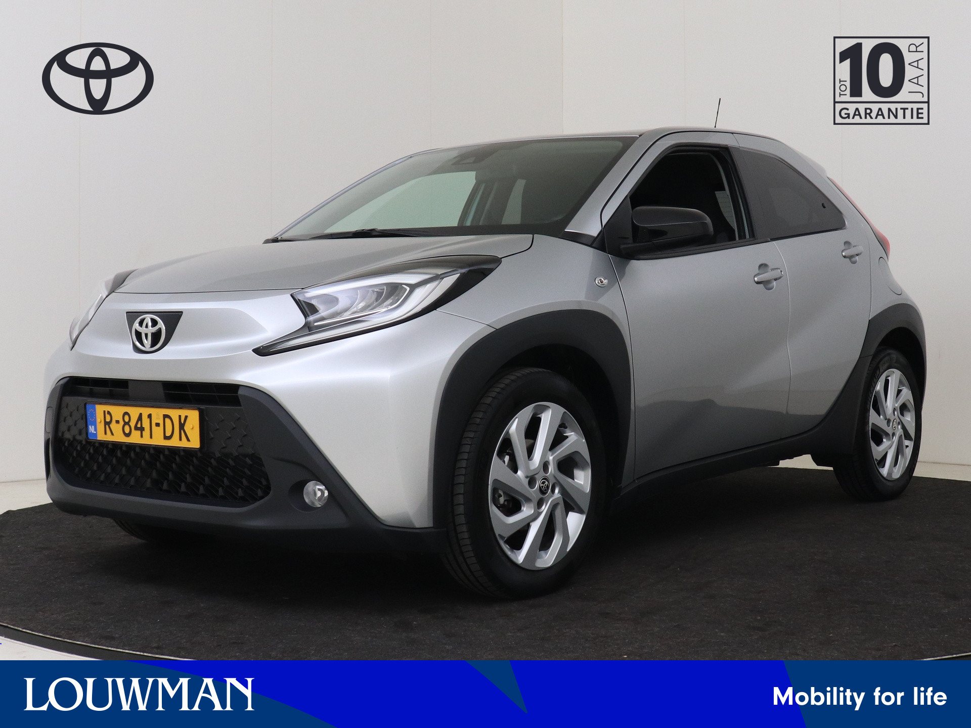 Toyota Aygo X 1.0 VVT-i MT first I Apple Carplay/Android Auto I Climate Control | LED I Camera I USB I 5 Deurs I Zuinig I 1e Eigenaar I LOUWMAN Onderhouden I