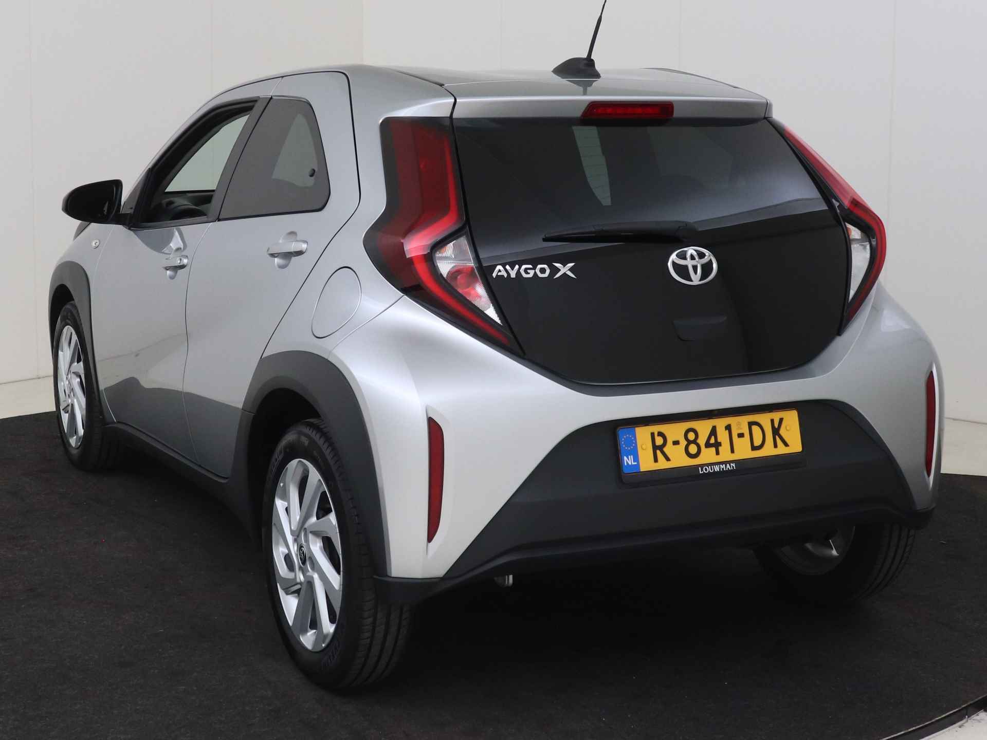 Toyota Aygo X 1.0 VVT-i MT first I Apple Carplay/Android Auto I Climate Control | LED I Camera I USB I 5 Deurs I Zuinig I 1e Eigenaar I LOUWMAN Onderhouden I - 16/40