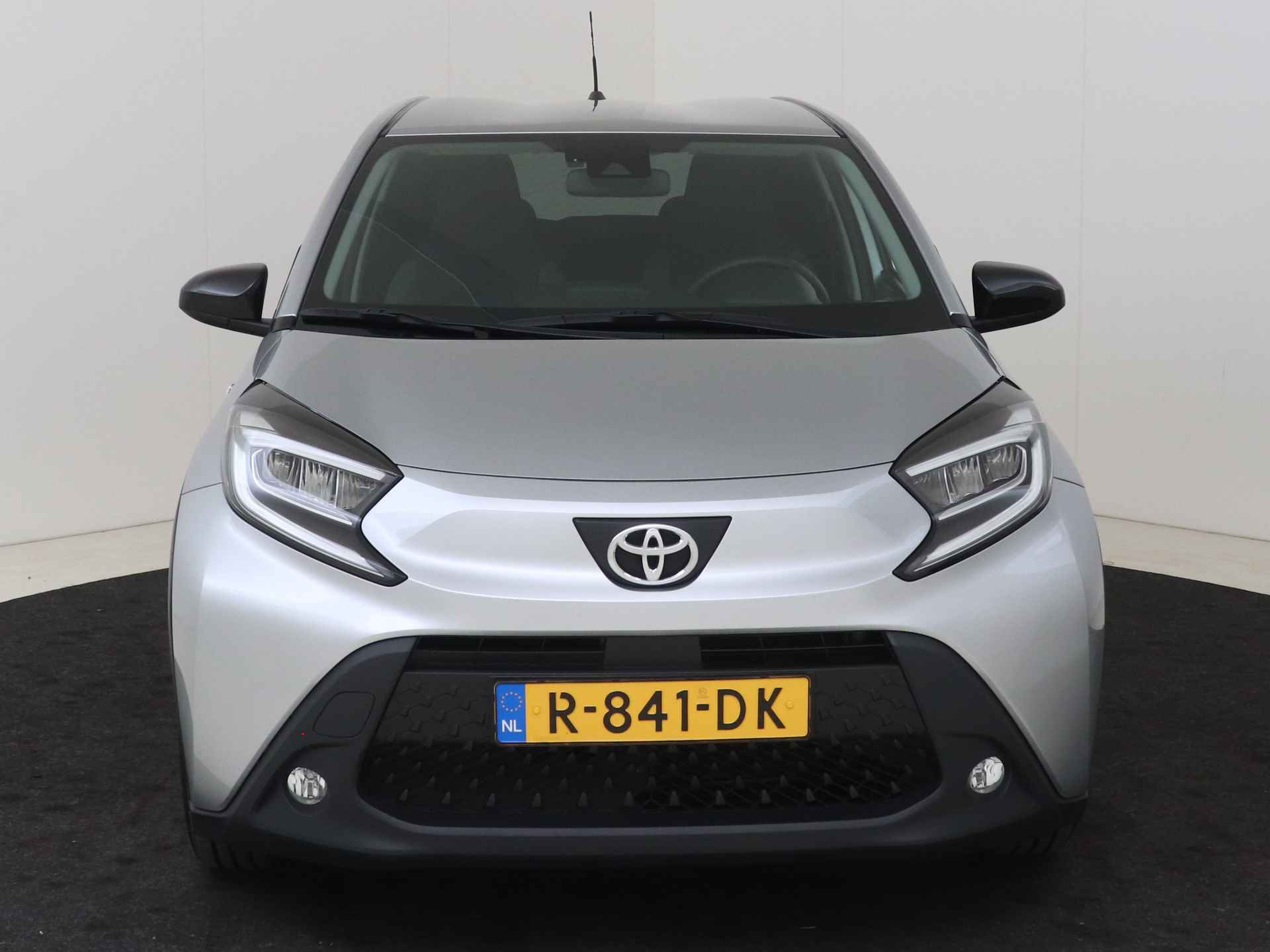 Toyota Aygo X 1.0 VVT-i MT first I Apple Carplay/Android Auto I Climate Control | LED I Camera I USB I 5 Deurs I Zuinig I 1e Eigenaar I LOUWMAN Onderhouden I - 26/40