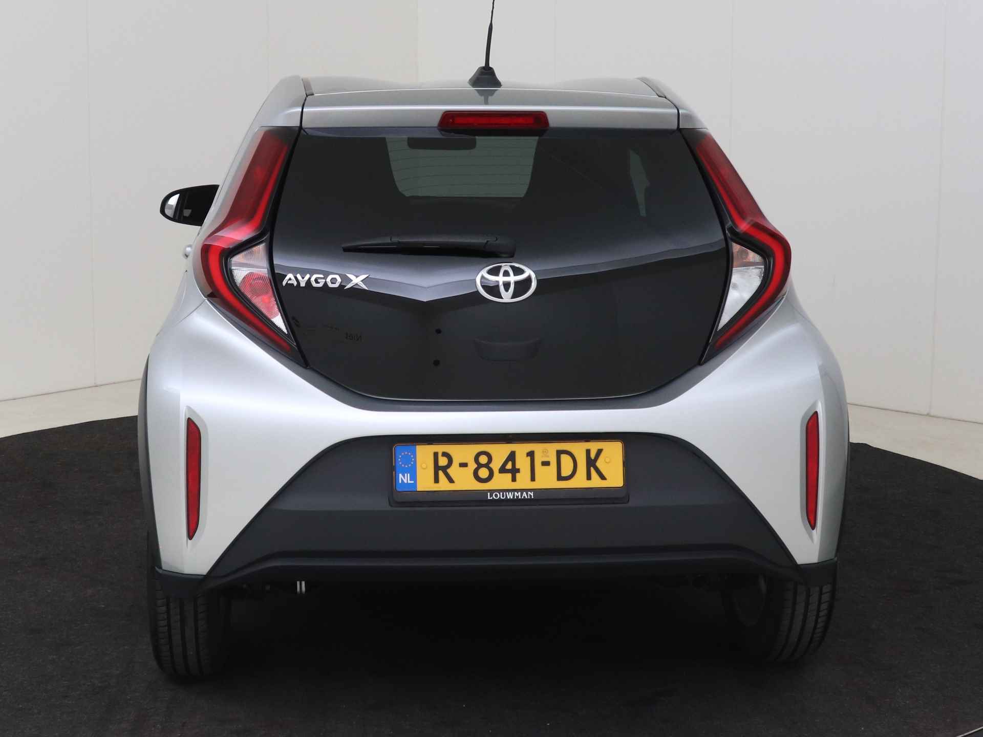 Toyota Aygo X 1.0 VVT-i MT first I Apple Carplay/Android Auto I Climate Control | LED I Camera I USB I 5 Deurs I Zuinig I 1e Eigenaar I LOUWMAN Onderhouden I - 28/40