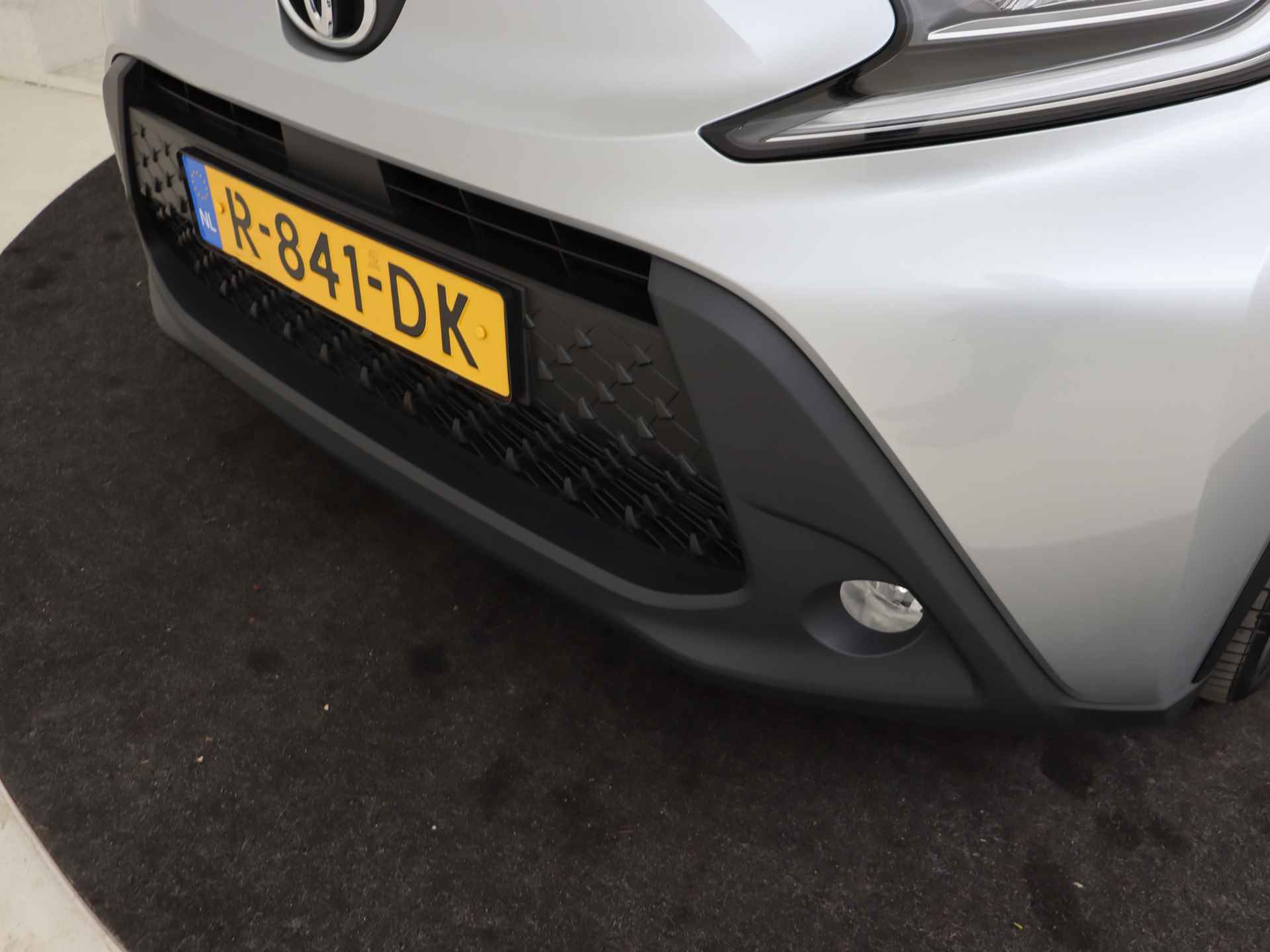 Toyota Aygo X 1.0 VVT-i MT first I Apple Carplay/Android Auto I Climate Control | LED I Camera I USB I 5 Deurs I Zuinig I 1e Eigenaar I LOUWMAN Onderhouden I - 38/40