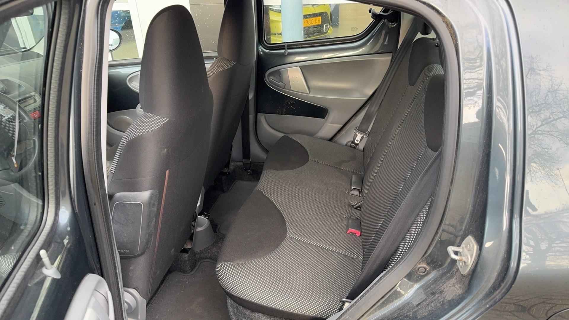 Toyota Aygo 1.0-12V Comfort | Airco | Elektrische ramen | Nette auto! | - 9/14