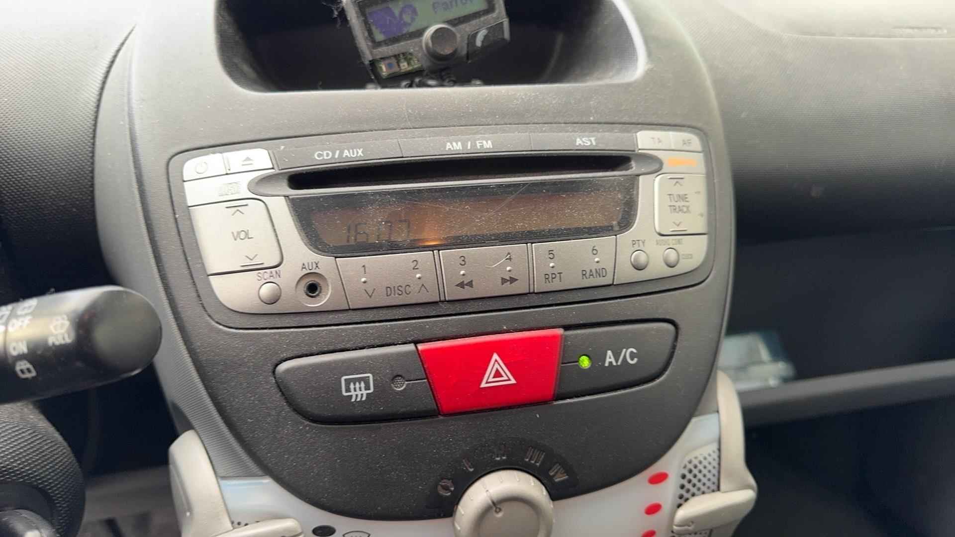 Toyota Aygo 1.0-12V Comfort | Airco | Elektrische ramen | Nette auto! | - 11/14