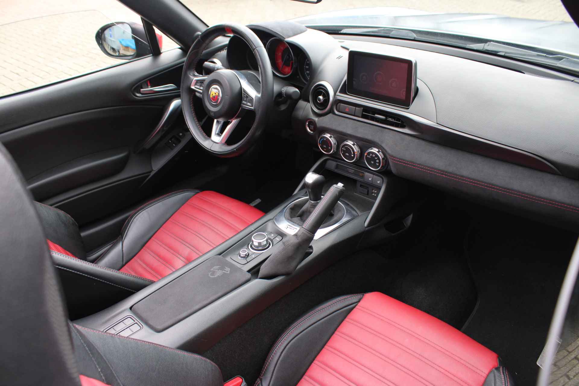 Fiat Spider Abarth 1.4 MultiAir Turbo | Orgineel NL | 170PK Handbak | Cruise | Stoelverwarming | Bose Audio - 24/49