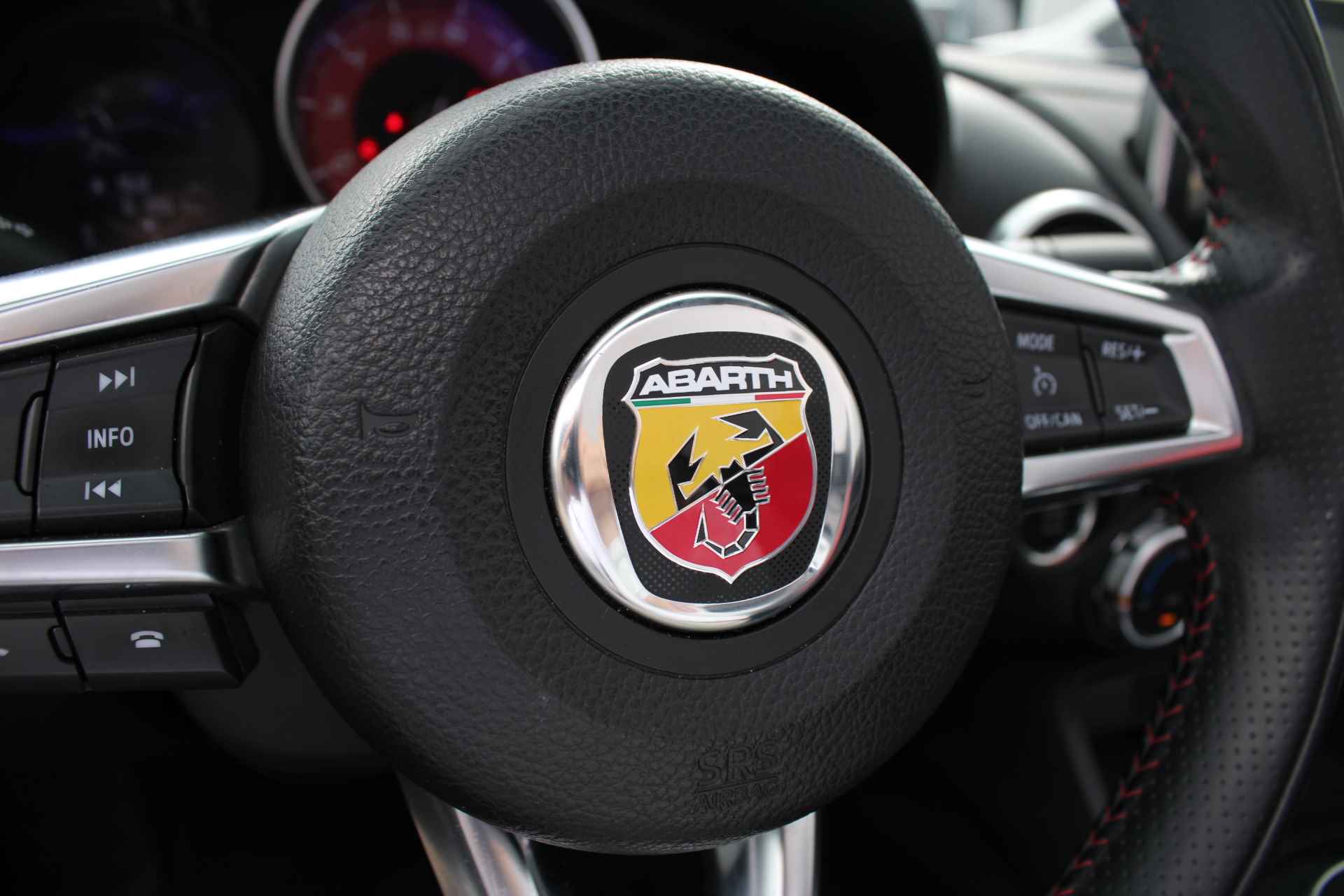 Fiat Spider Abarth 1.4 MultiAir Turbo | Orgineel NL | 170PK Handbak | Cruise | Stoelverwarming | Bose Audio - 31/49