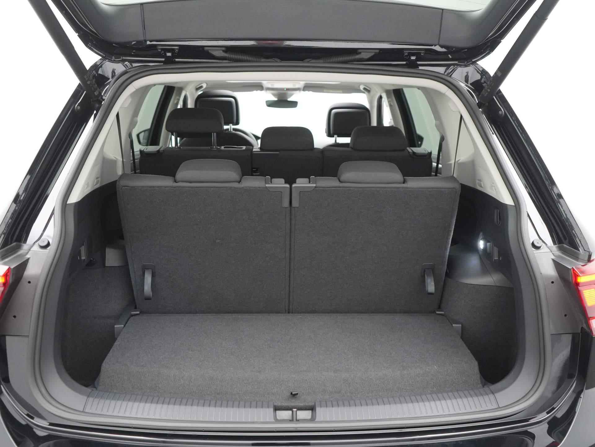 Volkswagen Tiguan Allspace 1.5 TSI Life Business 7p. Panoramadak - Camera - Trekhaak - Navigatie - 7 Zits - 50/63