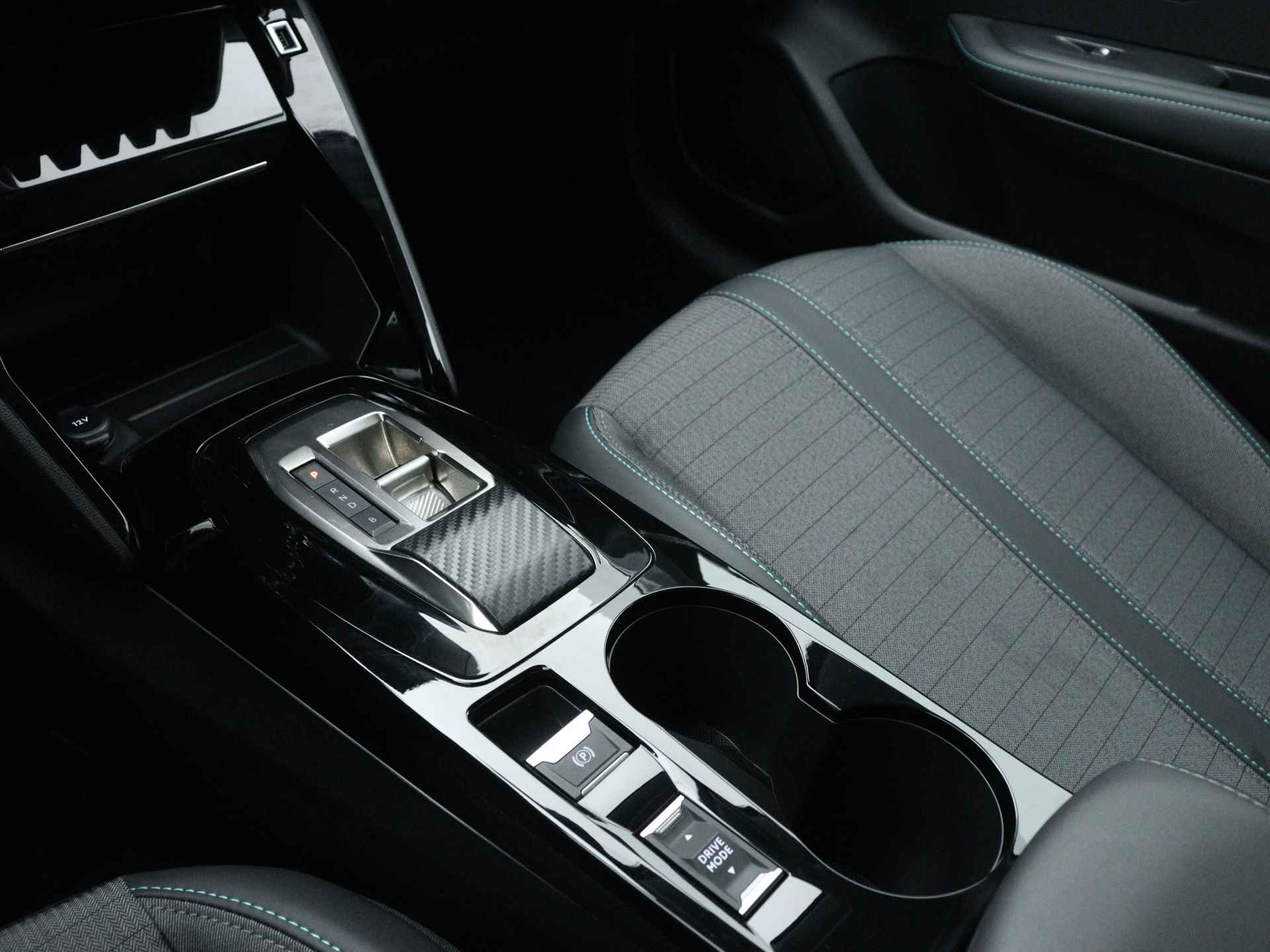 Peugeot e-208 EV Allure Limited 50 kWh | 136Pk | Navigatie | Parkeersensoren achter | Lichtmetalen velgen | - 11/43