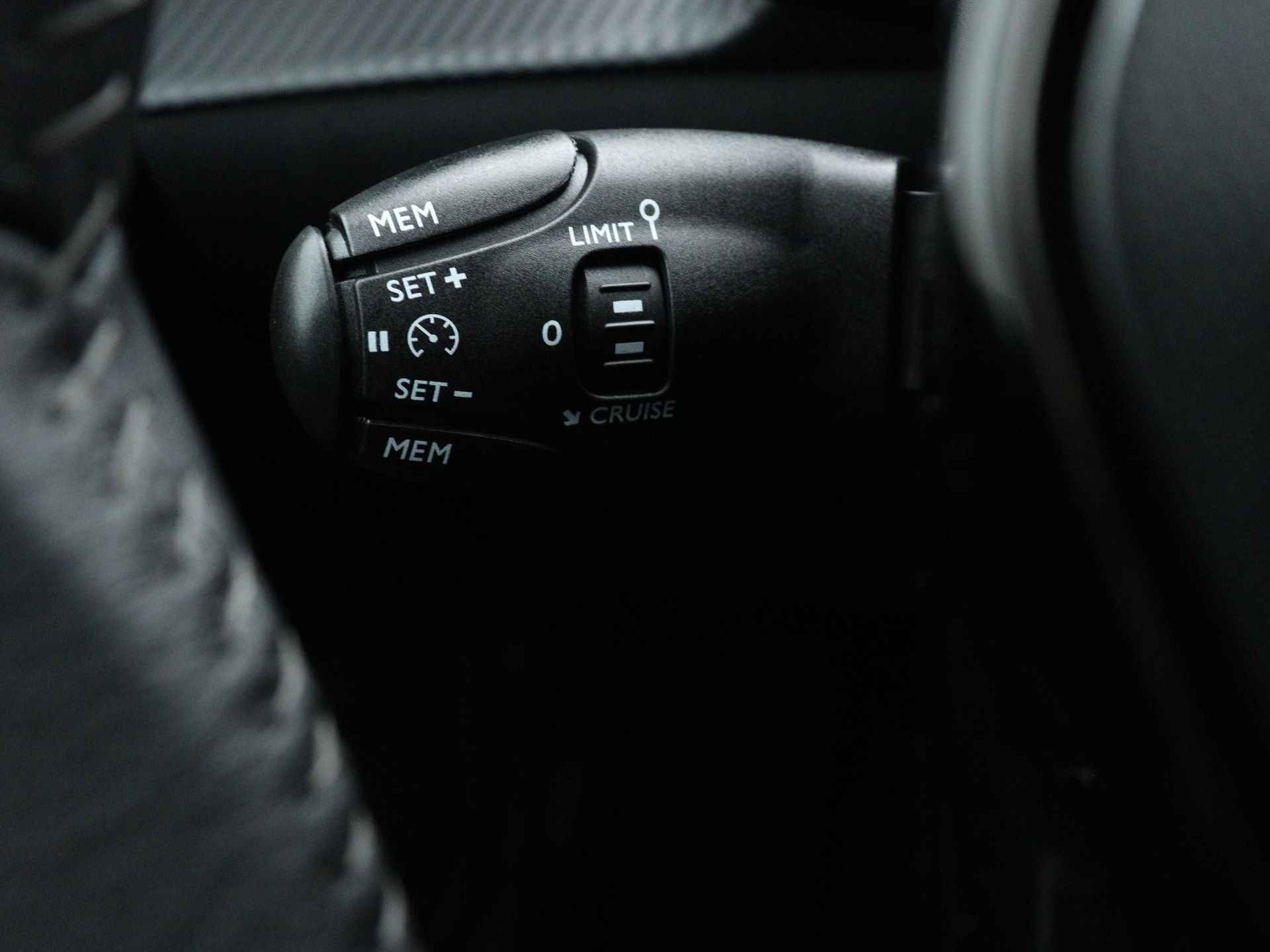 Peugeot e-208 EV Allure Limited 50 kWh | 136Pk | Navigatie | Parkeersensoren achter | Lichtmetalen velgen | - 24/43