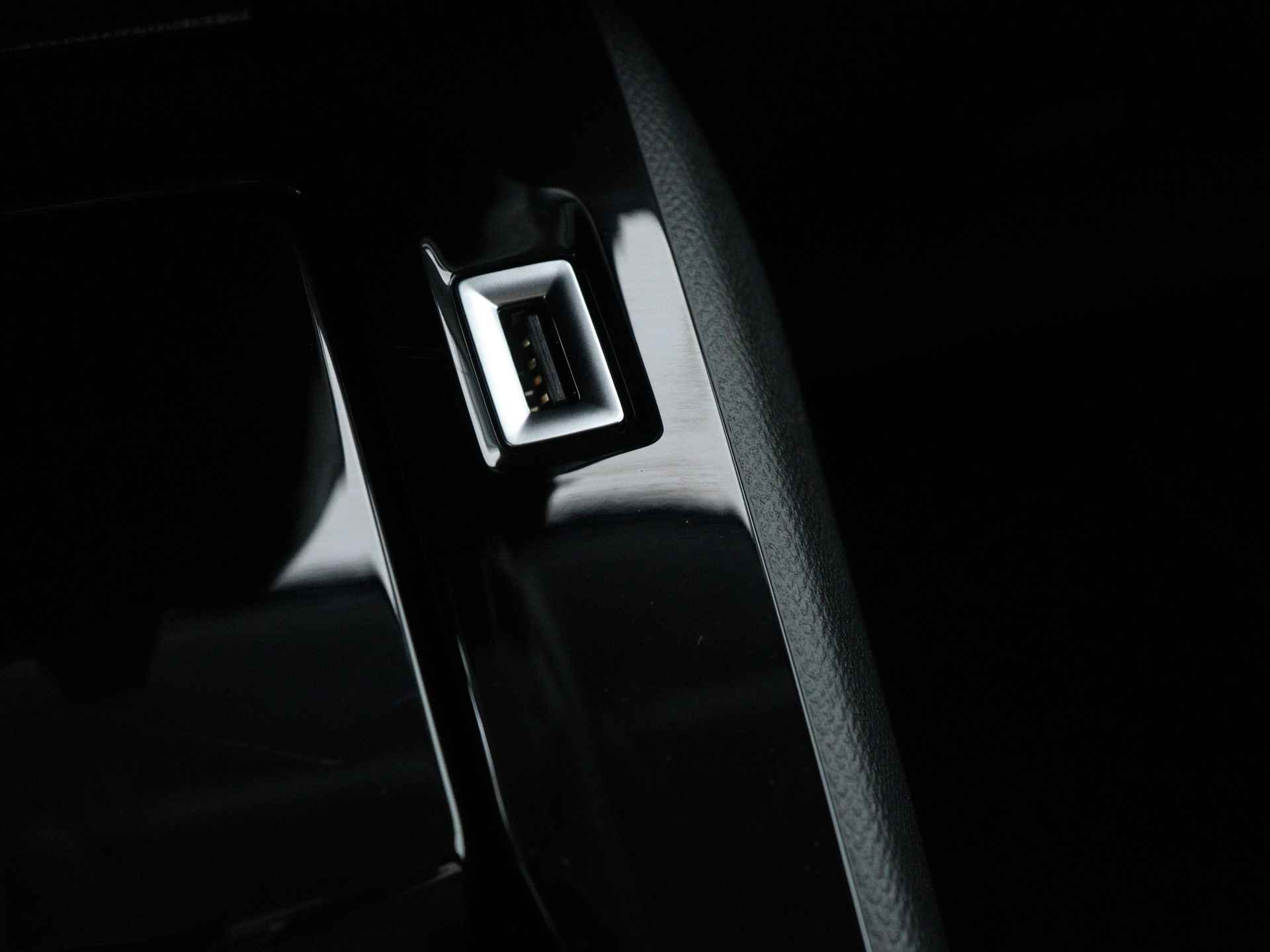 Peugeot e-208 EV Allure Limited 50 kWh | 136Pk | Navigatie | Parkeersensoren achter | Lichtmetalen velgen | - 34/43