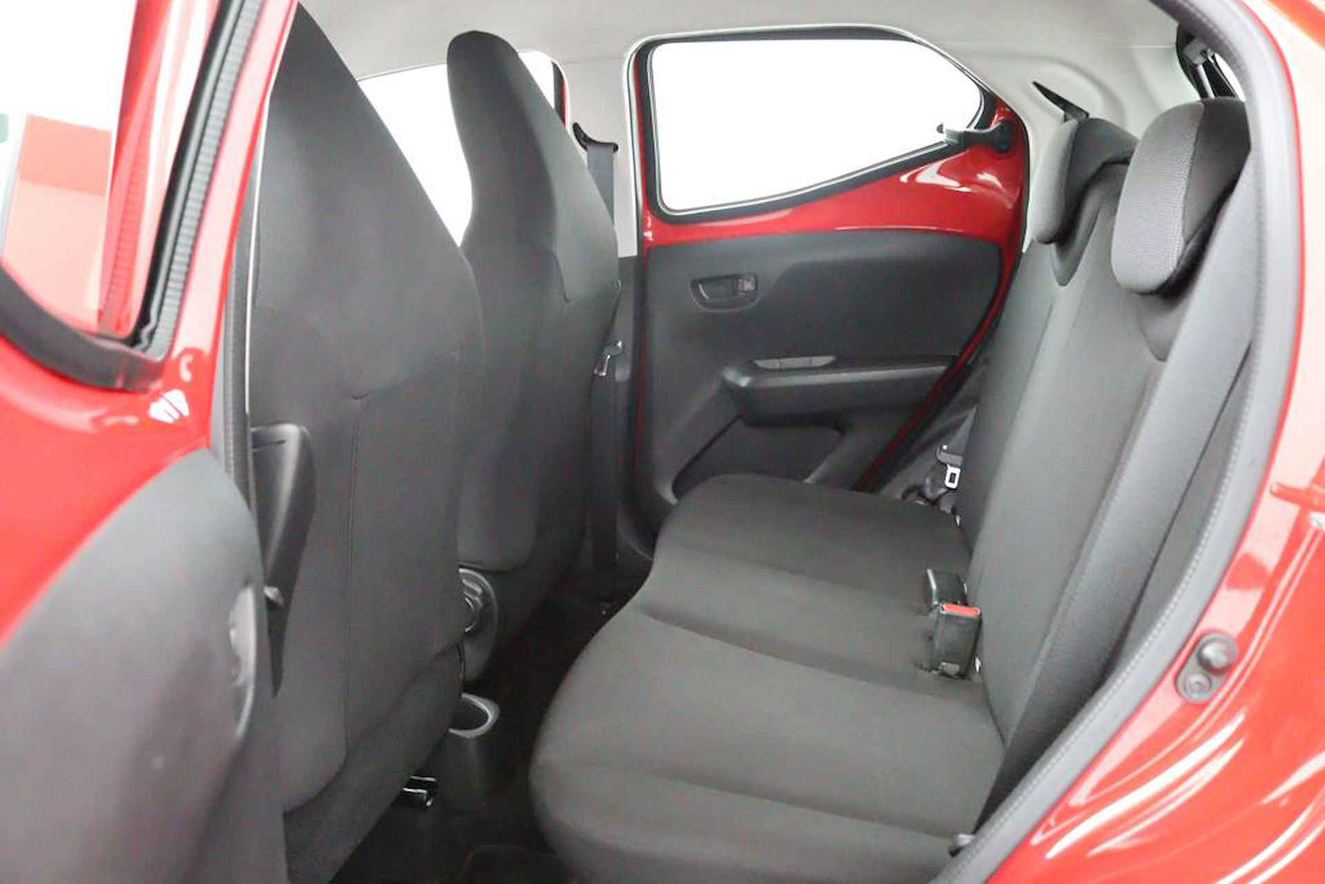 Toyota Aygo 1.0 VVT-i x-fun | Airco | Bluetooth | 5-Deurs | Speedlimiter | - 12/45
