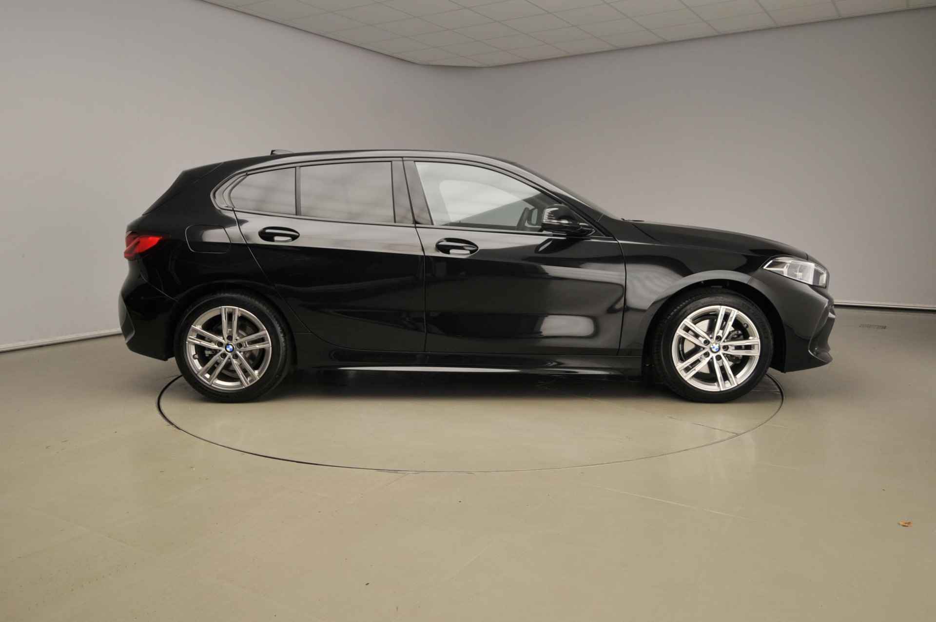 BMW 1 Serie 5-deurs 118d Handbak !! | M-Sportpakket | LED | Navigatie | Sportstoelen | DAB | Hifi speakers | Alu 17 inch - 3/40