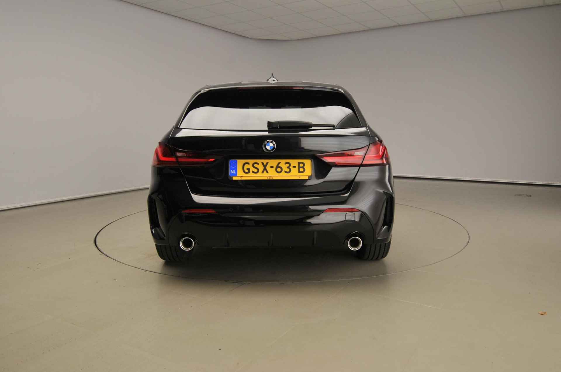 BMW 1 Serie 5-deurs 118d Handbak !! | M-Sportpakket | LED | Navigatie | Sportstoelen | DAB | Hifi speakers | Alu 17 inch - 6/40