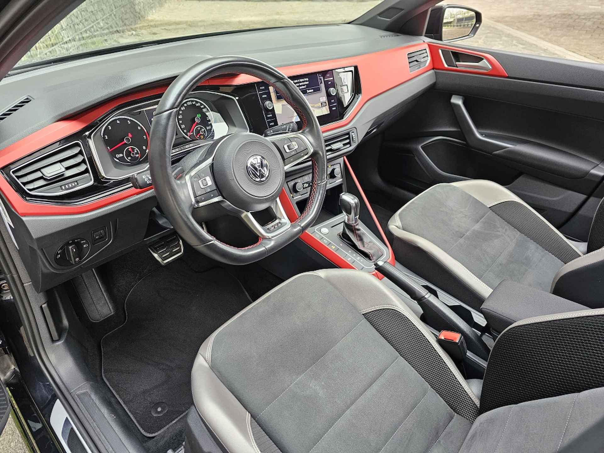 Volkswagen Polo 2.0 TSI GTI | Geen Import | Panorama dak | Achteruitrijcamera - 13/32