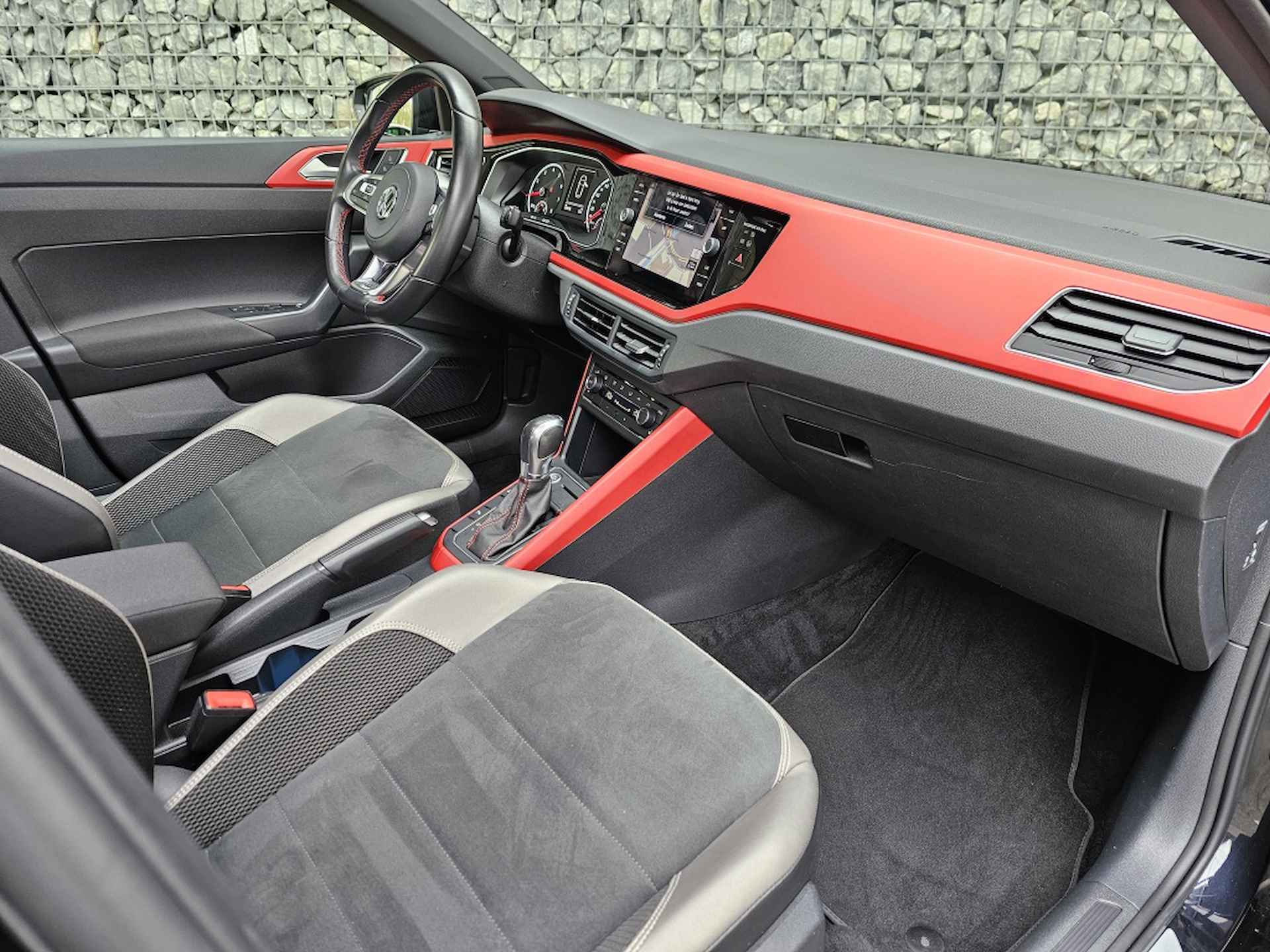 Volkswagen Polo 2.0 TSI GTI | Geen Import | Panorama dak | Achteruitrijcamera - 22/32