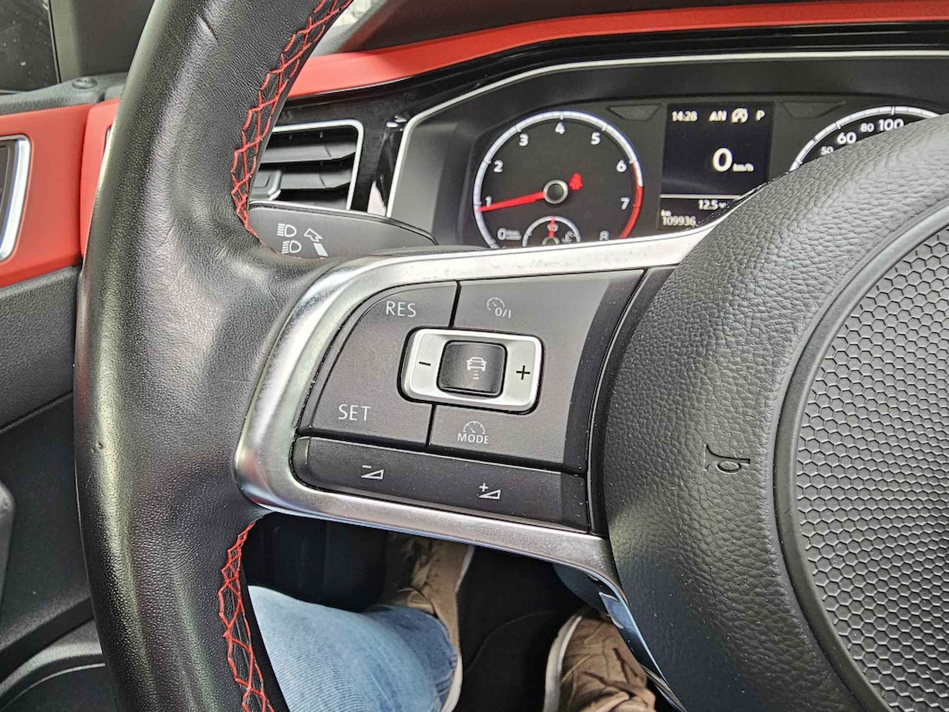 Volkswagen Polo 2.0 TSI GTI | Geen Import | Panorama dak | Achteruitrijcamera - 24/32