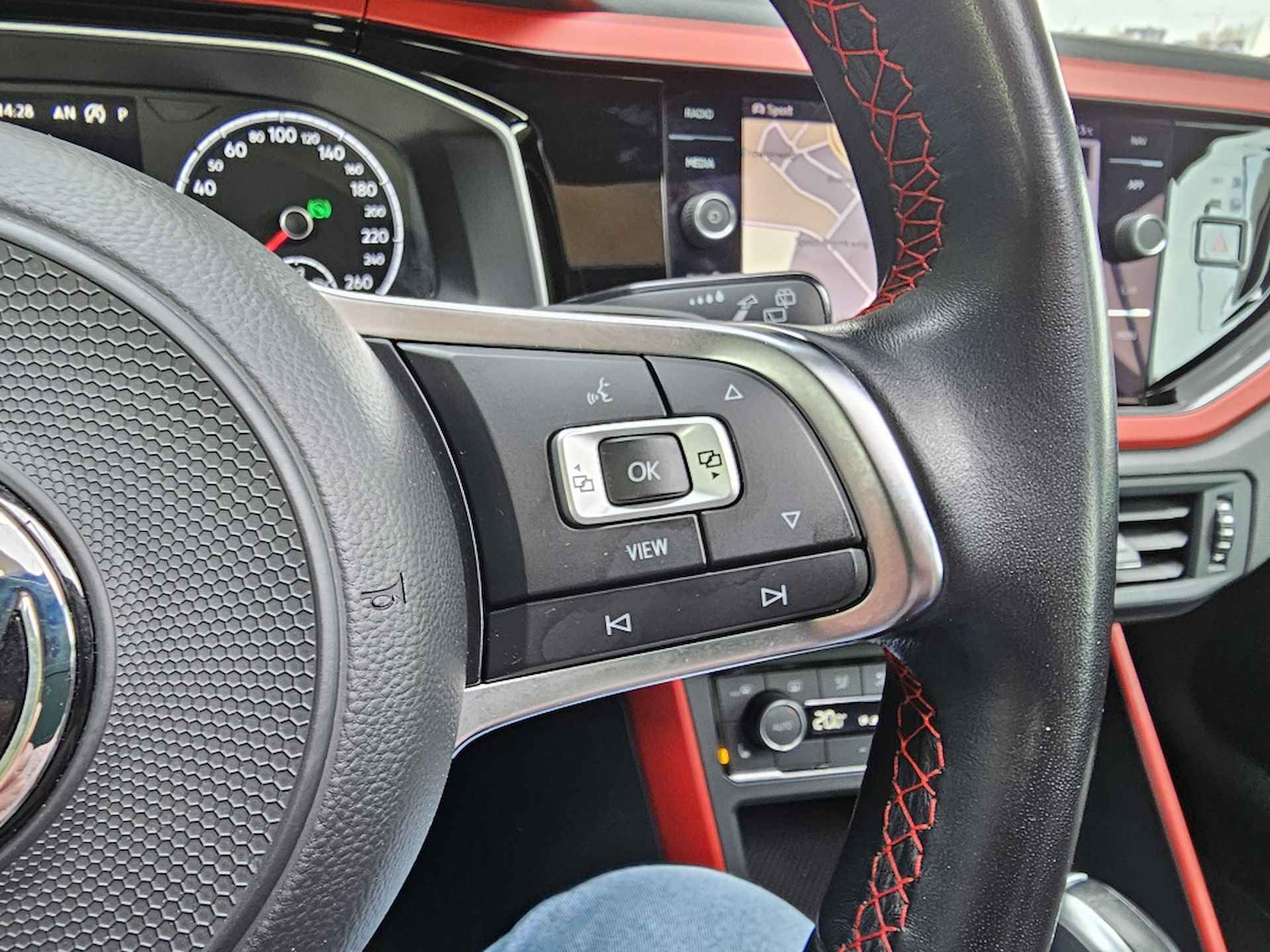 Volkswagen Polo 2.0 TSI GTI | Geen Import | Panorama dak | Achteruitrijcamera - 25/32