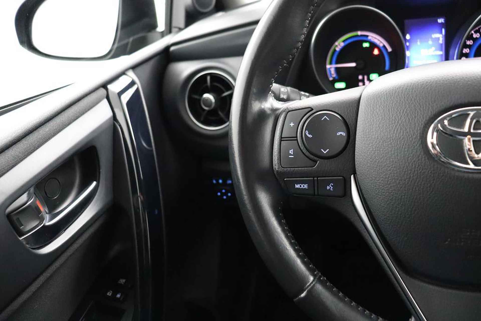 Toyota Auris Touring Sports 1.8 Hybrid Dynamic Go | Trekhaak | Cruise-Control | Climate-control | Navigatie | - 19/49